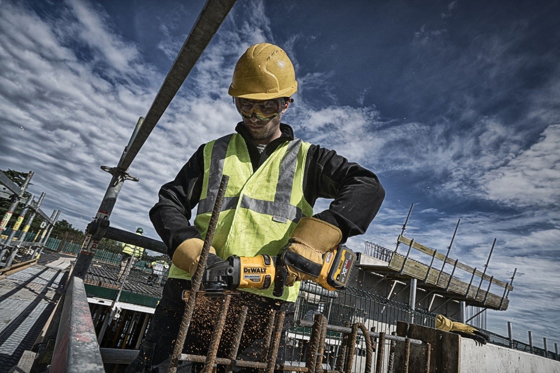 Rebarbadora 54V XR FLEXVOLT refª DCG418T2-QW DEWALT