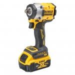 Chave impacto DCF921P2T-QW 18v 2x5.0ah Brushless DEWALT Chave impacto DCF921P2T-QW 18v 2x5.0ah Brushless DEWALT