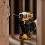DCF801D2-QW Aparafusadora de Impacto sem escovas XR 12V Li-Ion 2Ah ref DCF801D2-QW DEWALT