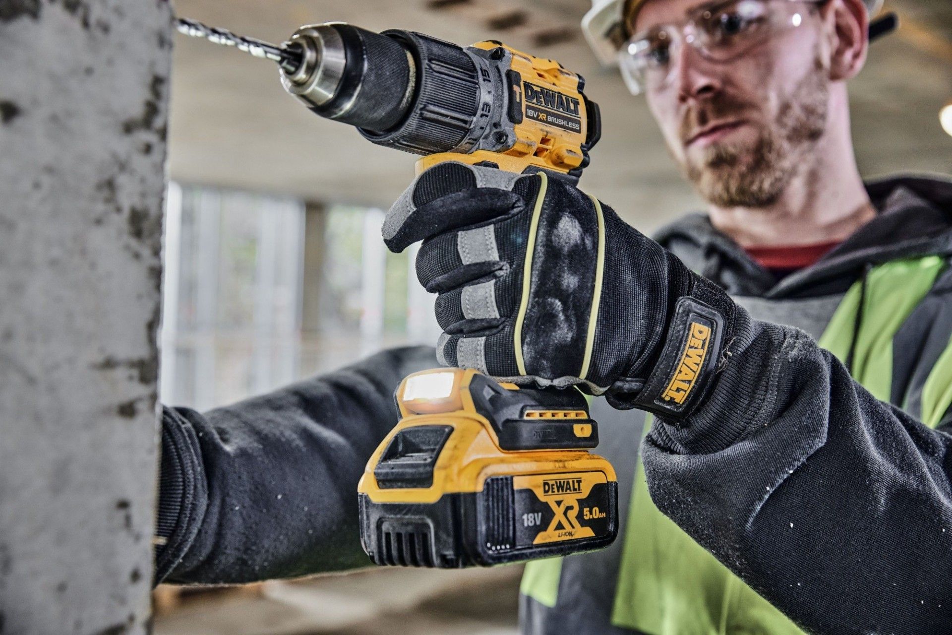 Aparafusadora DCD805P2T-QW 18v 2x5.0Ah Brushless DEWALT