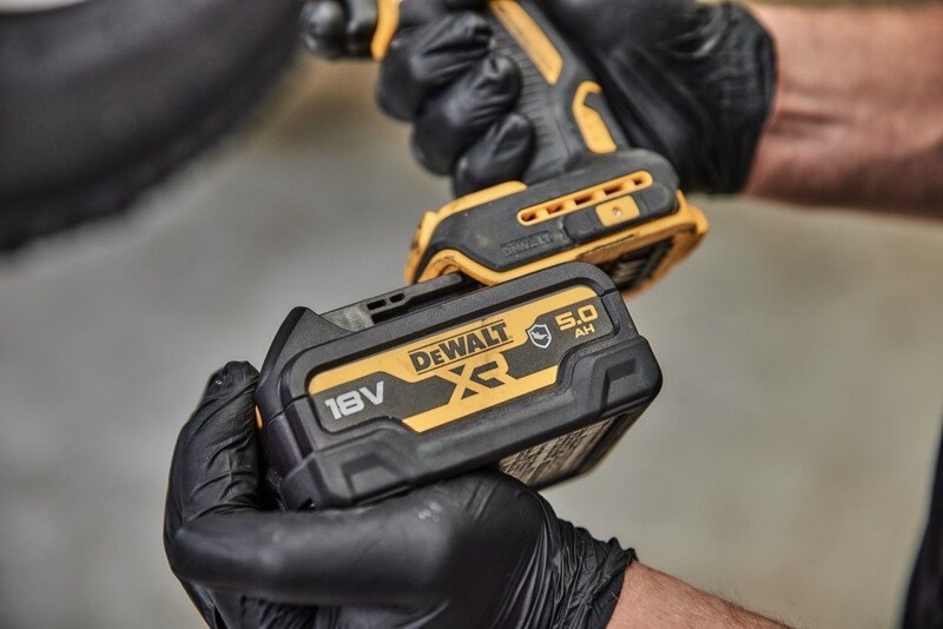 Bateria Compacta XR 18V 5.0Ah refª DCB184G-XJ DEWALT