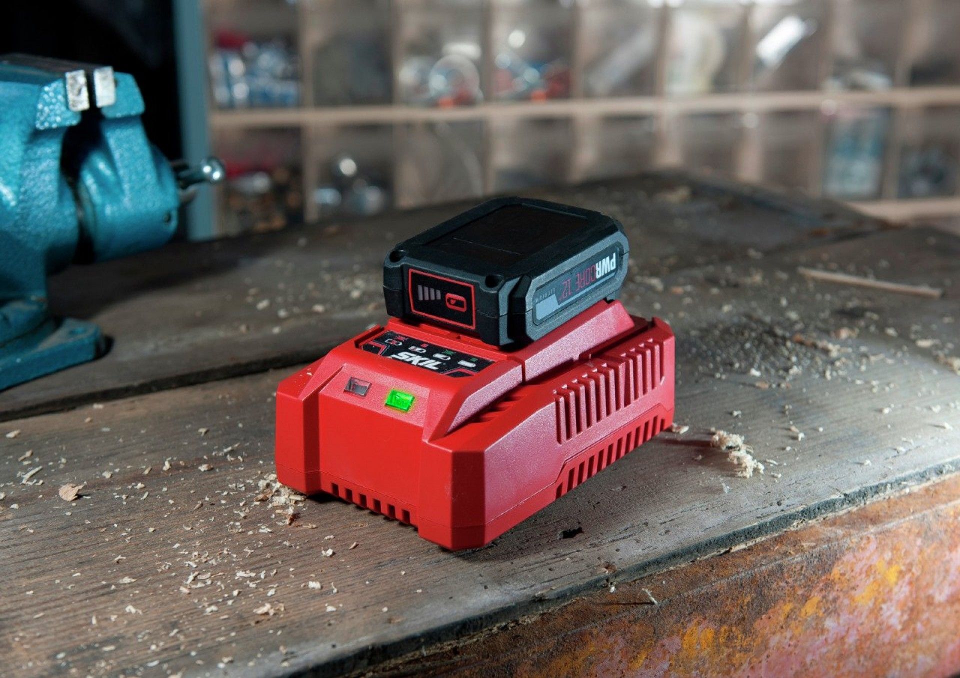 Carregador de 12V Carregad refª CR1E2730AA Skil