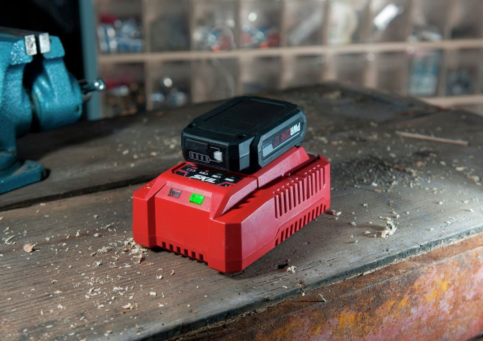 Carregador de 12V Carregad refª CR1E2730AA Skil