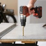 Aparafusadora com Percusso Brushless 18V 1.5Ah com 2 baterias e mala ref BL188KB BLACK DECKER