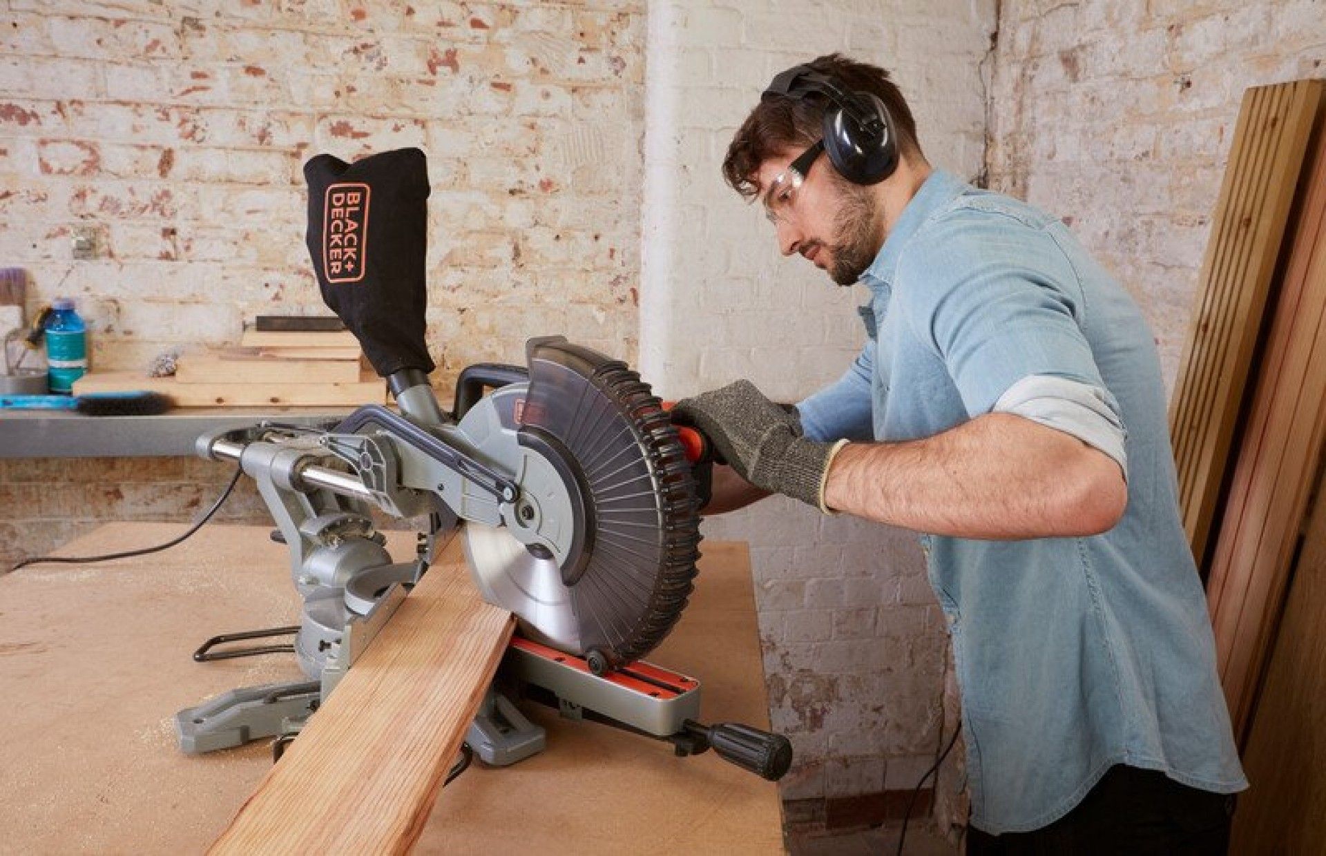 Serra ½ esquadria 2100w 254mm refª BES710-QS BLACK DECKER