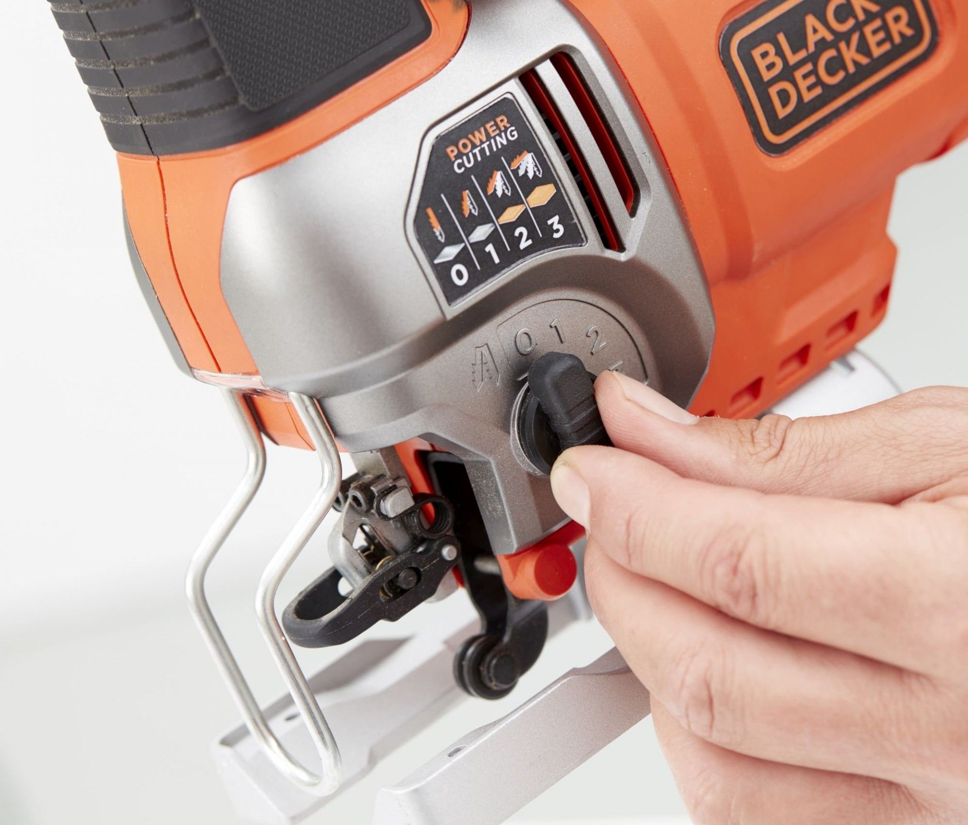 Serra de Recortes 650W ação pendular refª BES610 BLACK DECKER