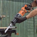 Serra Sabre 750W com acessrio para podar e 2 lminas ref BES301 BLACK DECKER
