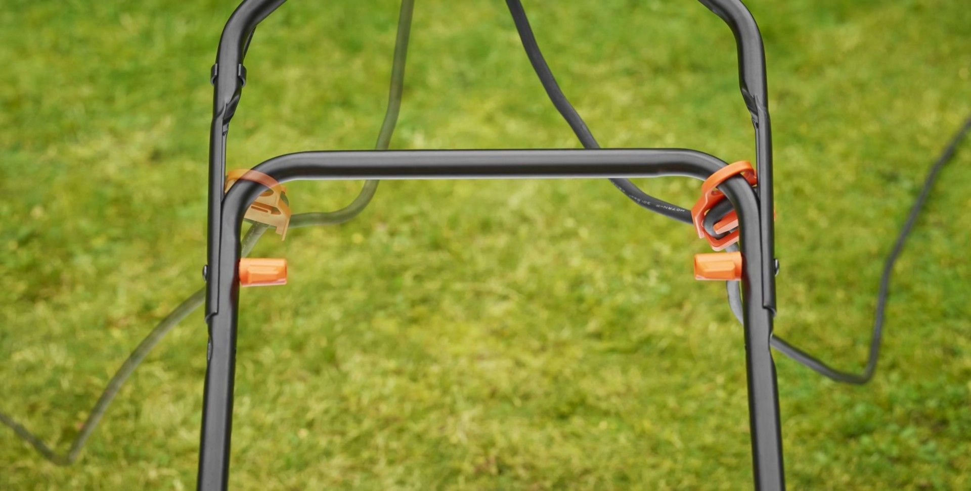 Corta-Relvas 1800W 42cm com punho ergonómico refª BEMW481BH BLACK DECKER