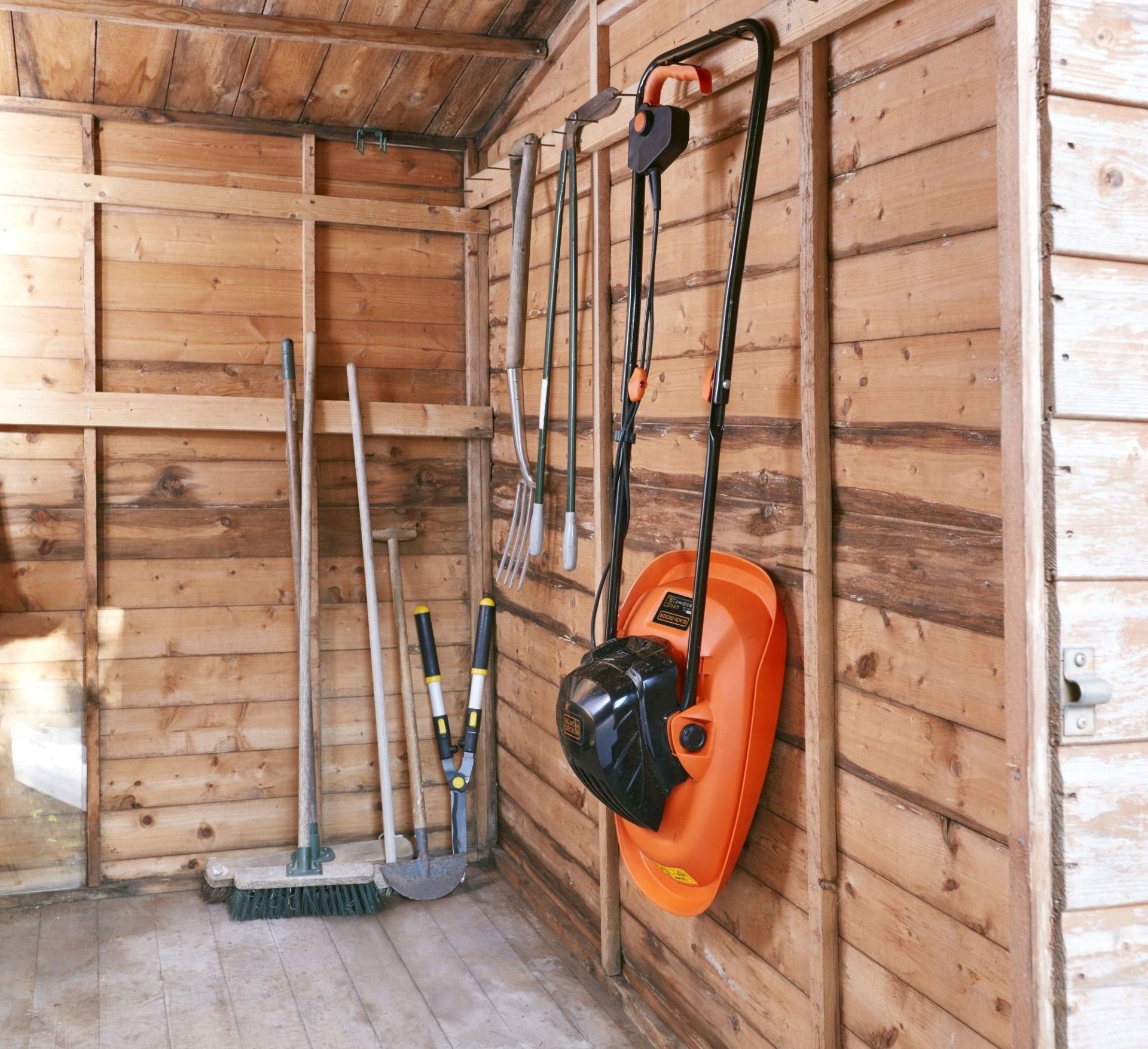 Corta-relvas aerostatico 1200W 30cm refª BEMWH551 BLACK DECKER