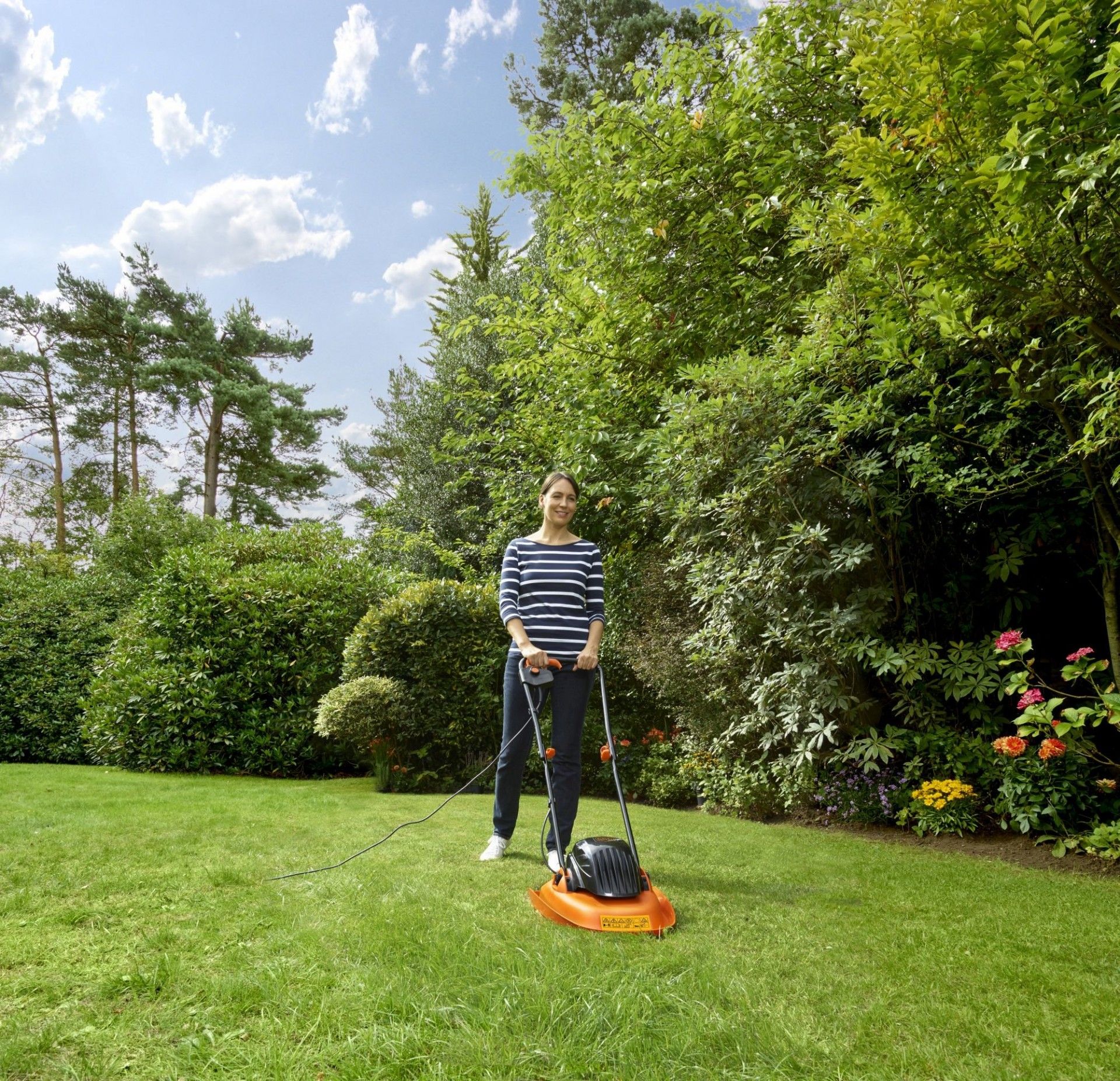 Corta-relvas aerostatico 1200W 30cm refª BEMWH551 BLACK DECKER