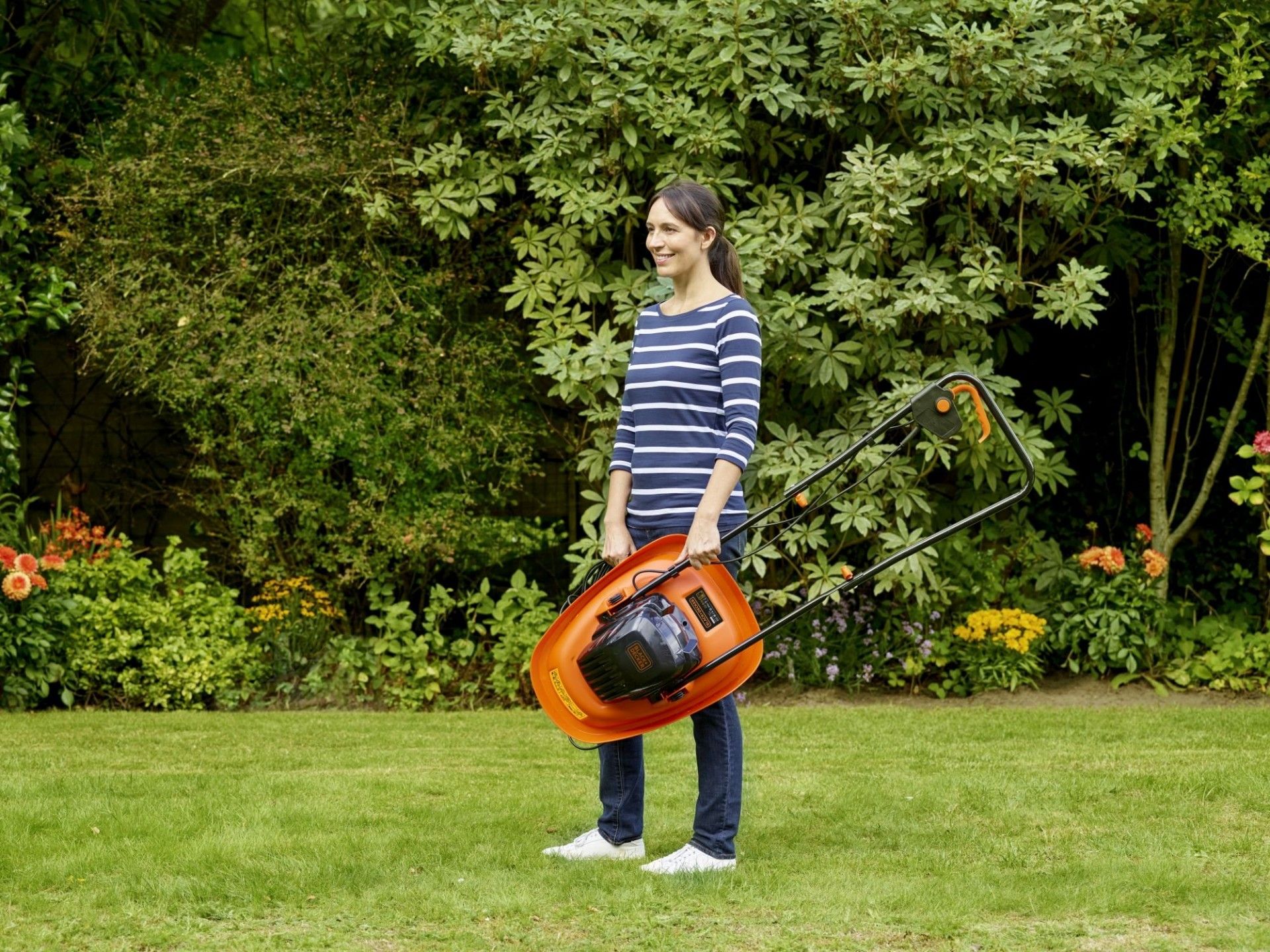 Corta-relvas aerostatico 1200W 30cm refª BEMWH551 BLACK DECKER