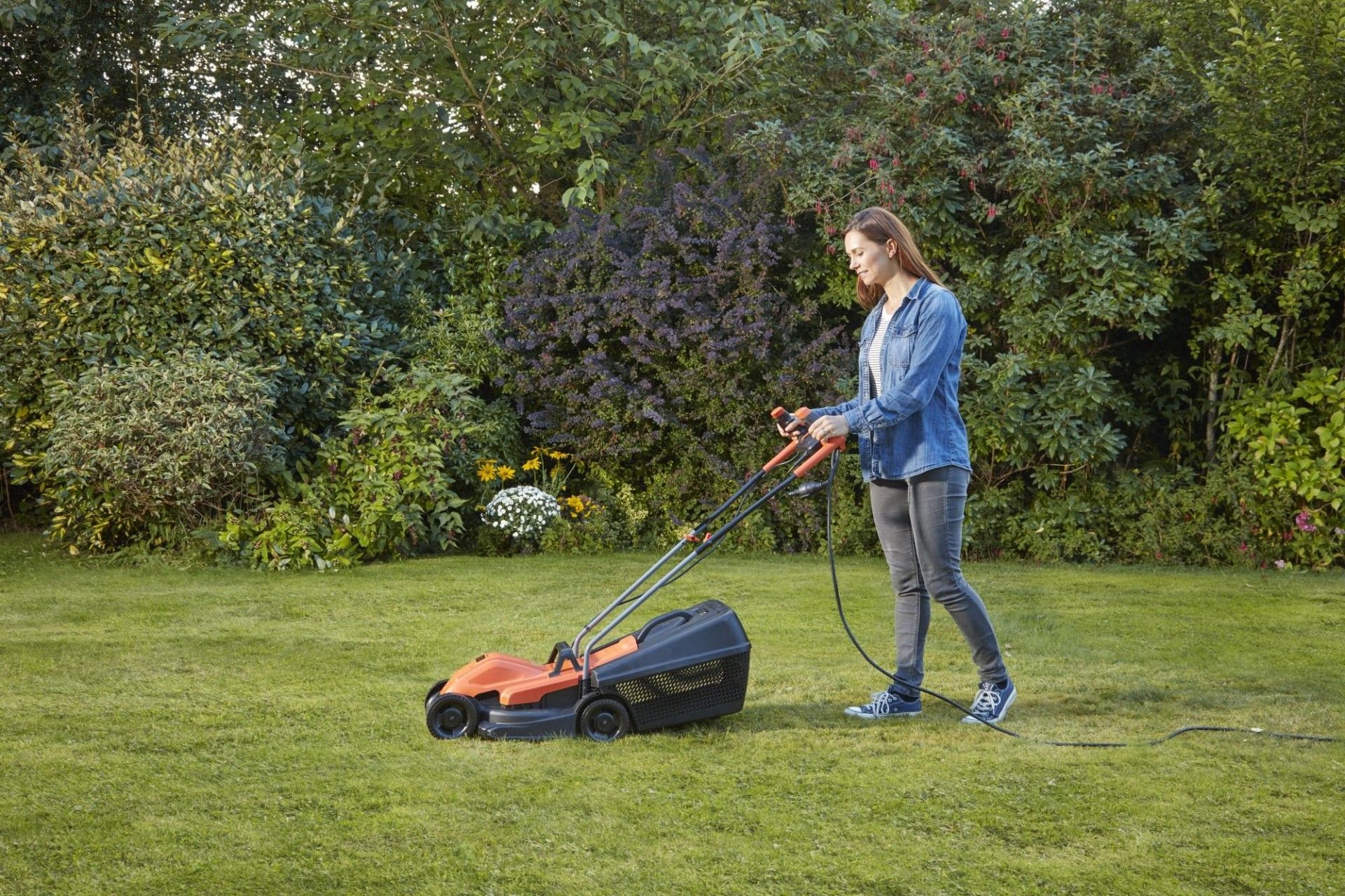 Corta-Relvas 1200W 32cm com punho ergonómico refª BEMW451BH BLACK DECKER