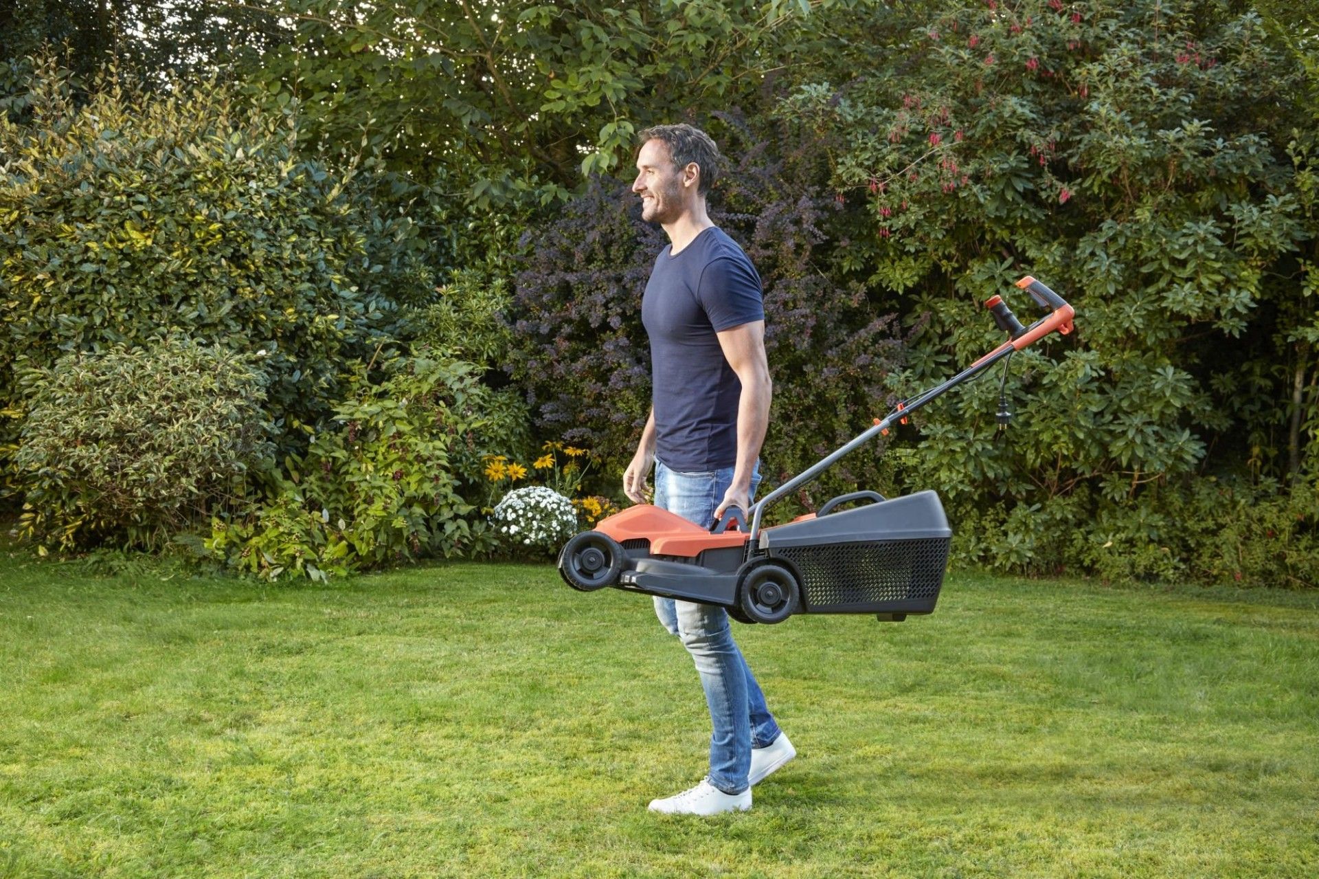 Corta-Relvas 1200W 32cm com punho ergonómico refª BEMW451BH BLACK DECKER