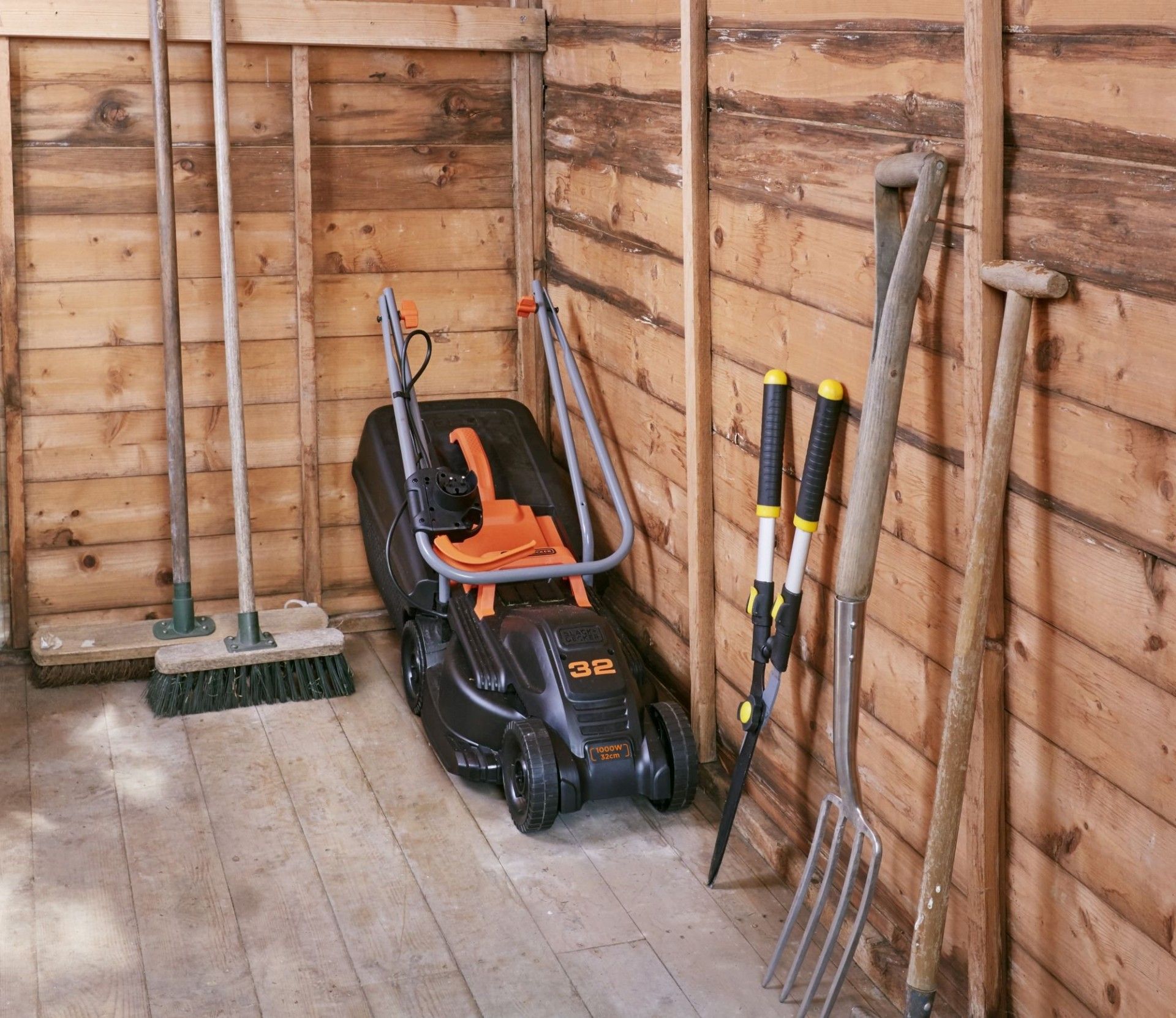 Corta-relvas 1000W 32cm refª BEMW351 BLACK DECKER