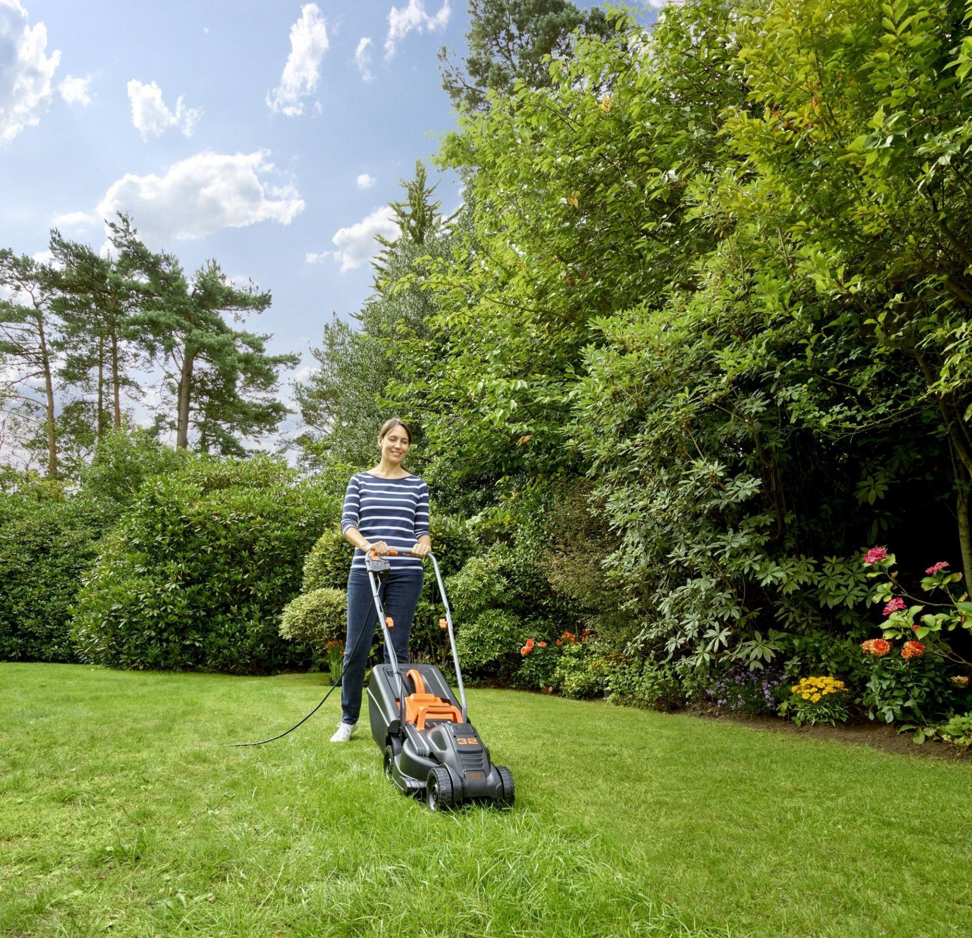 Corta-relvas 1000W 32cm refª BEMW351 BLACK DECKER