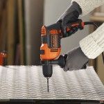 Berbequim com Percusso 710W com set 32 acessrios e saco de transporte ref BEH710SA32 BLACK DECKER