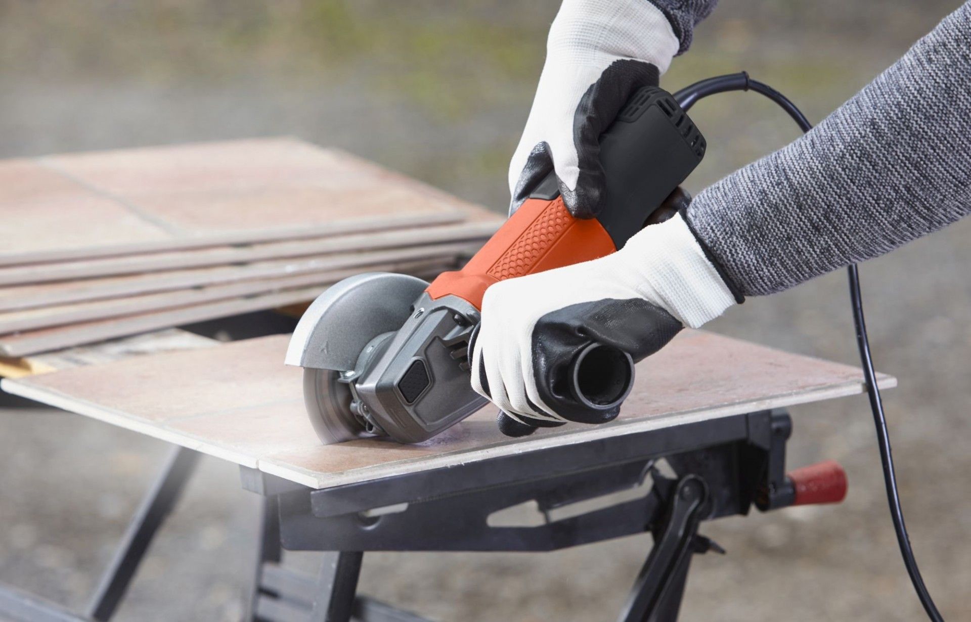 Rebarbadora 750W 115mm refª BEG110 BLACK DECKER