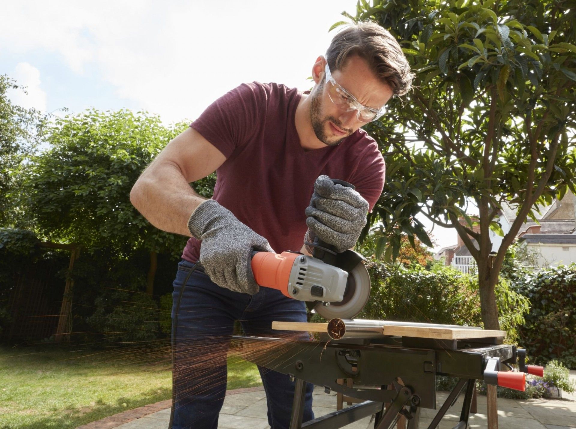 Rebarbadora 710W 115mm refª BEG010 BLACK DECKER