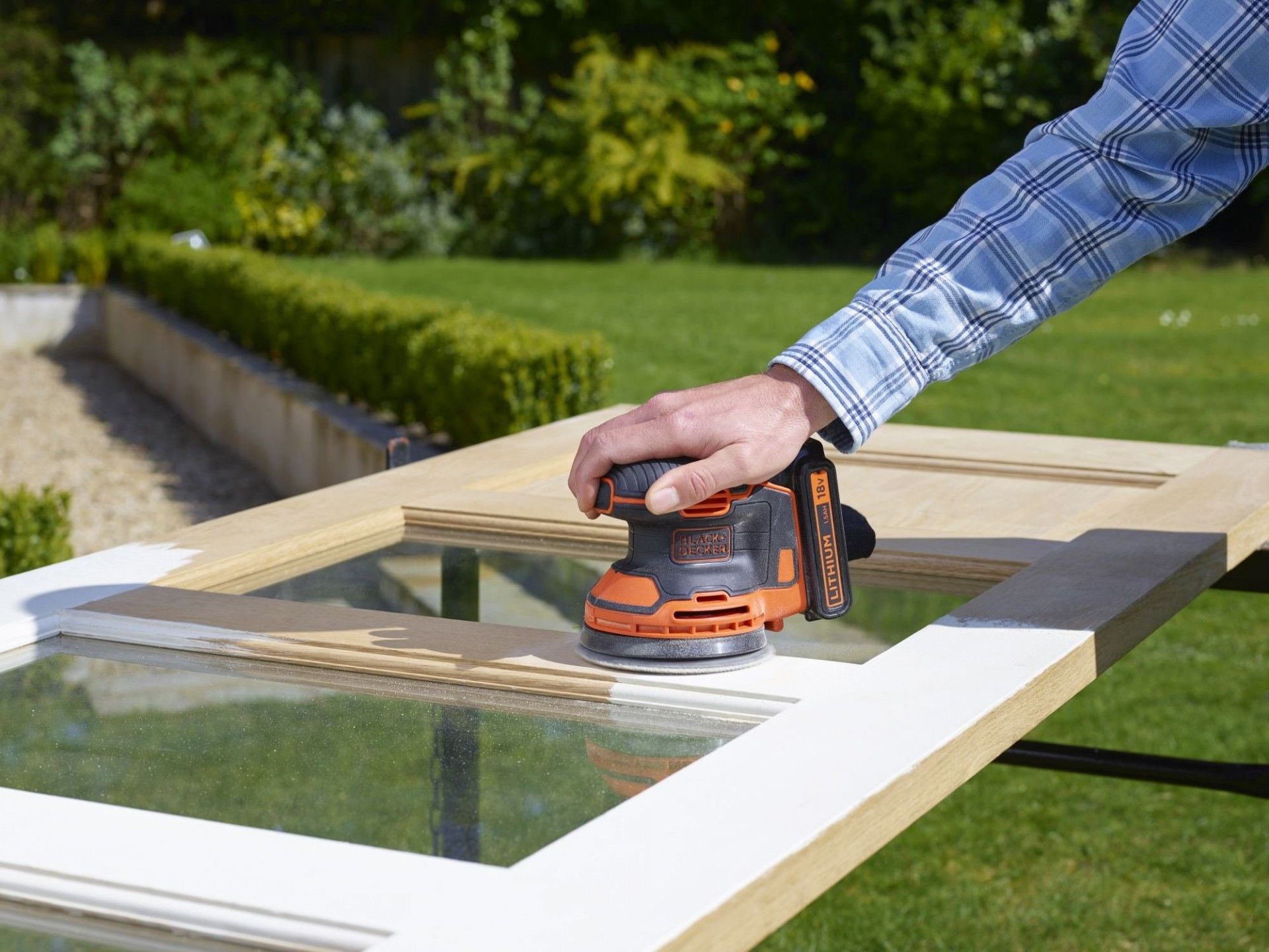 Lixadora Rotorbital 18V 1.5Ah Lítio refª BDCROS18 BLACK DECKER