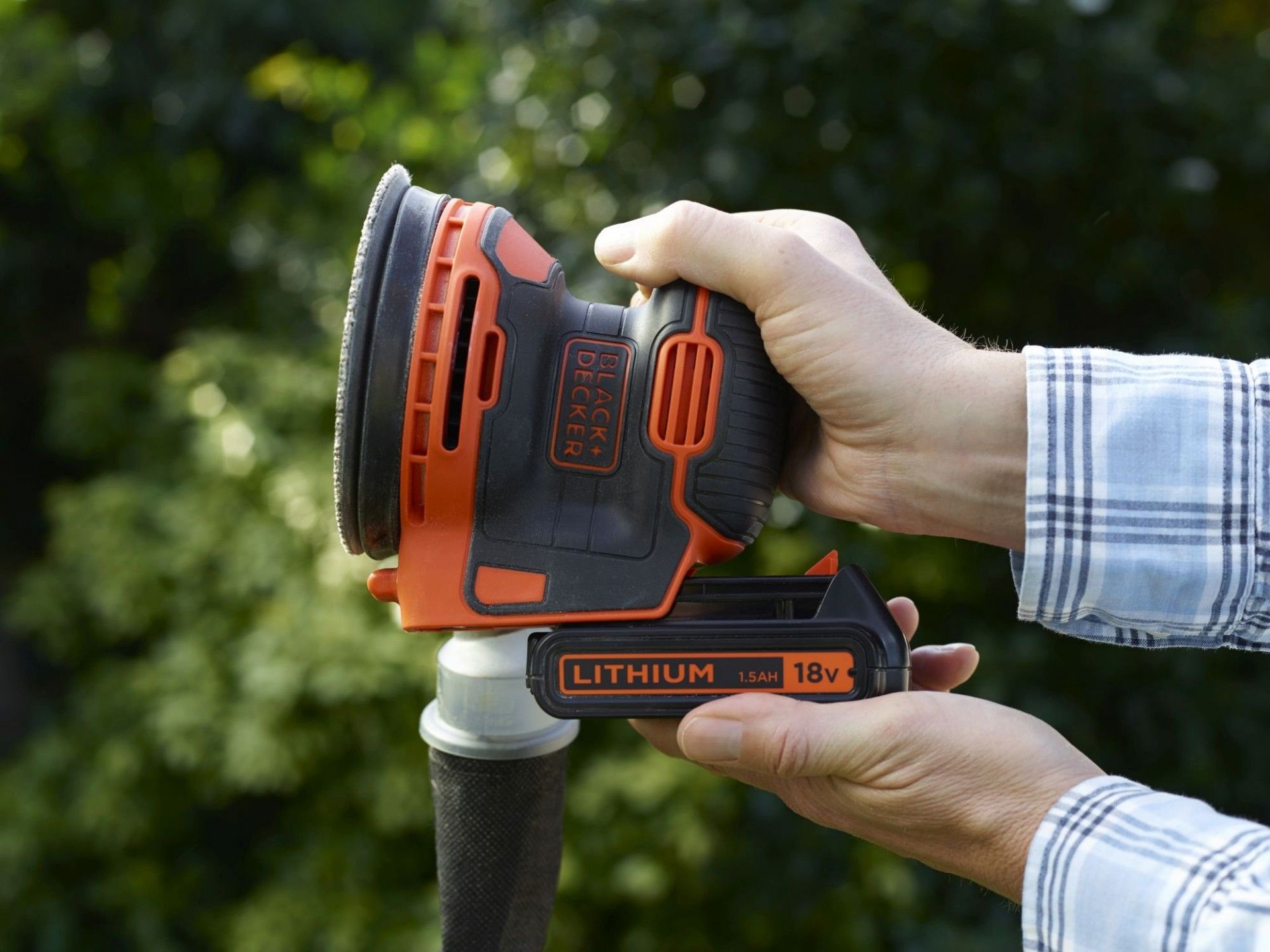 Lixadora Rotorbital 18V 1.5Ah Lítio refª BDCROS18 BLACK DECKER