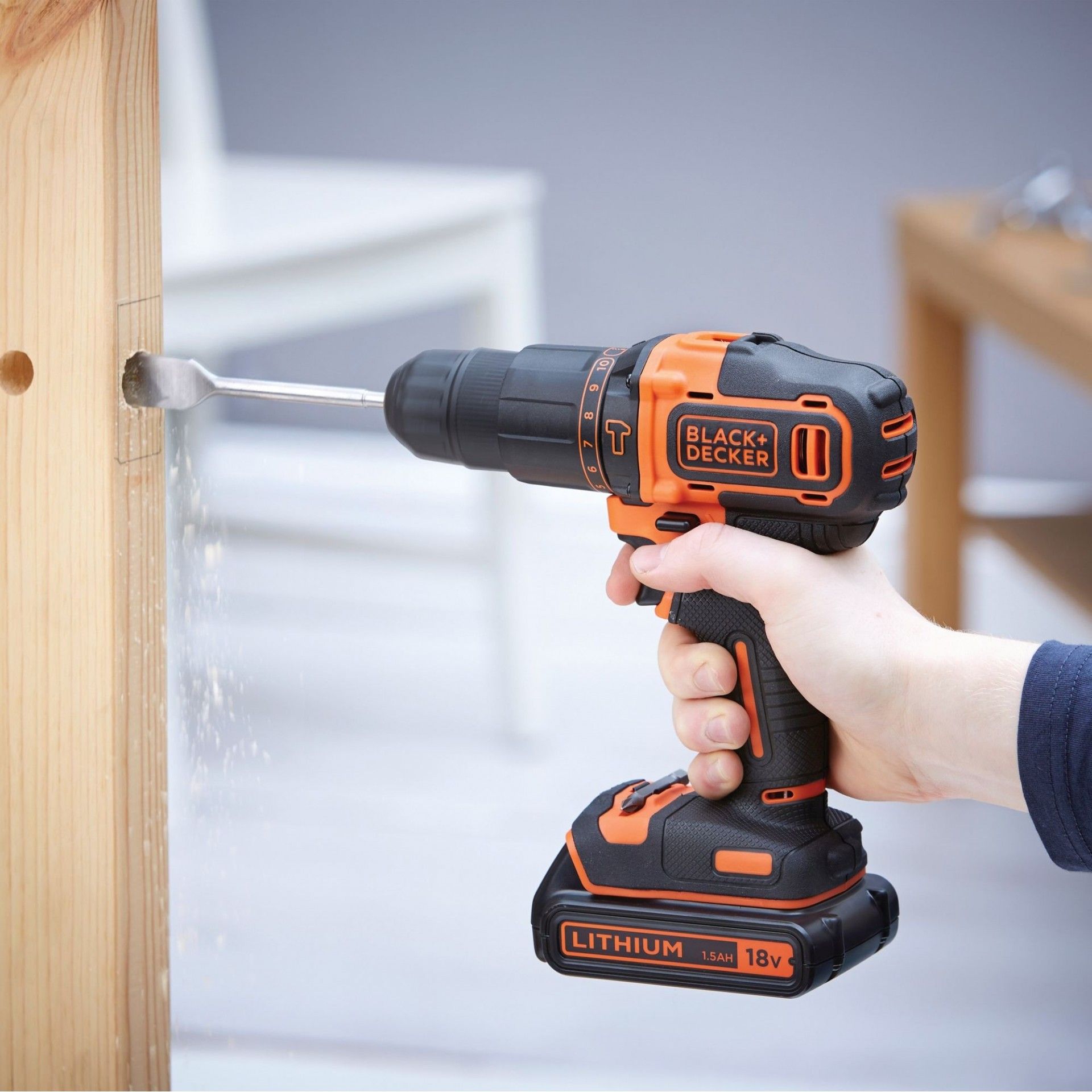 Aparafusadora com Percussão 18V 1.5Ah Lítio refª BDCHD18K BLACK DECKER