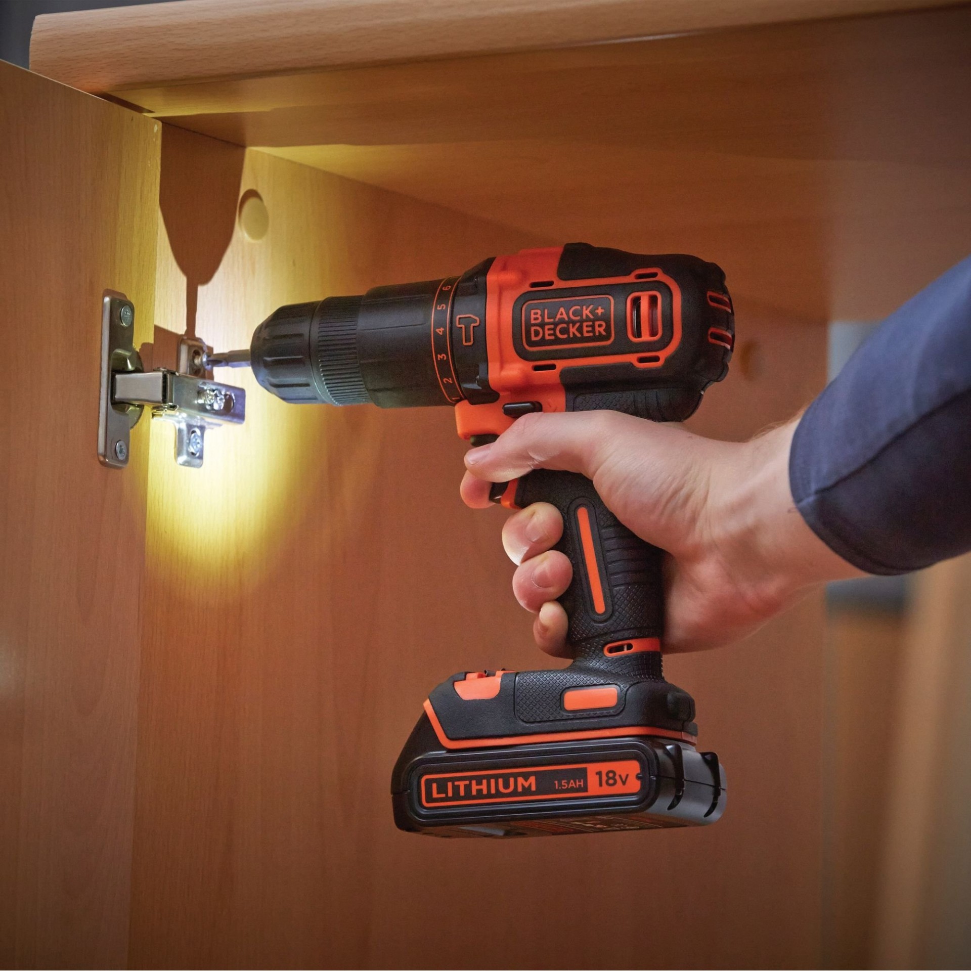 Aparafusadora com Percussão 18V 1.5Ah Lítio refª BDCHD18K BLACK DECKER