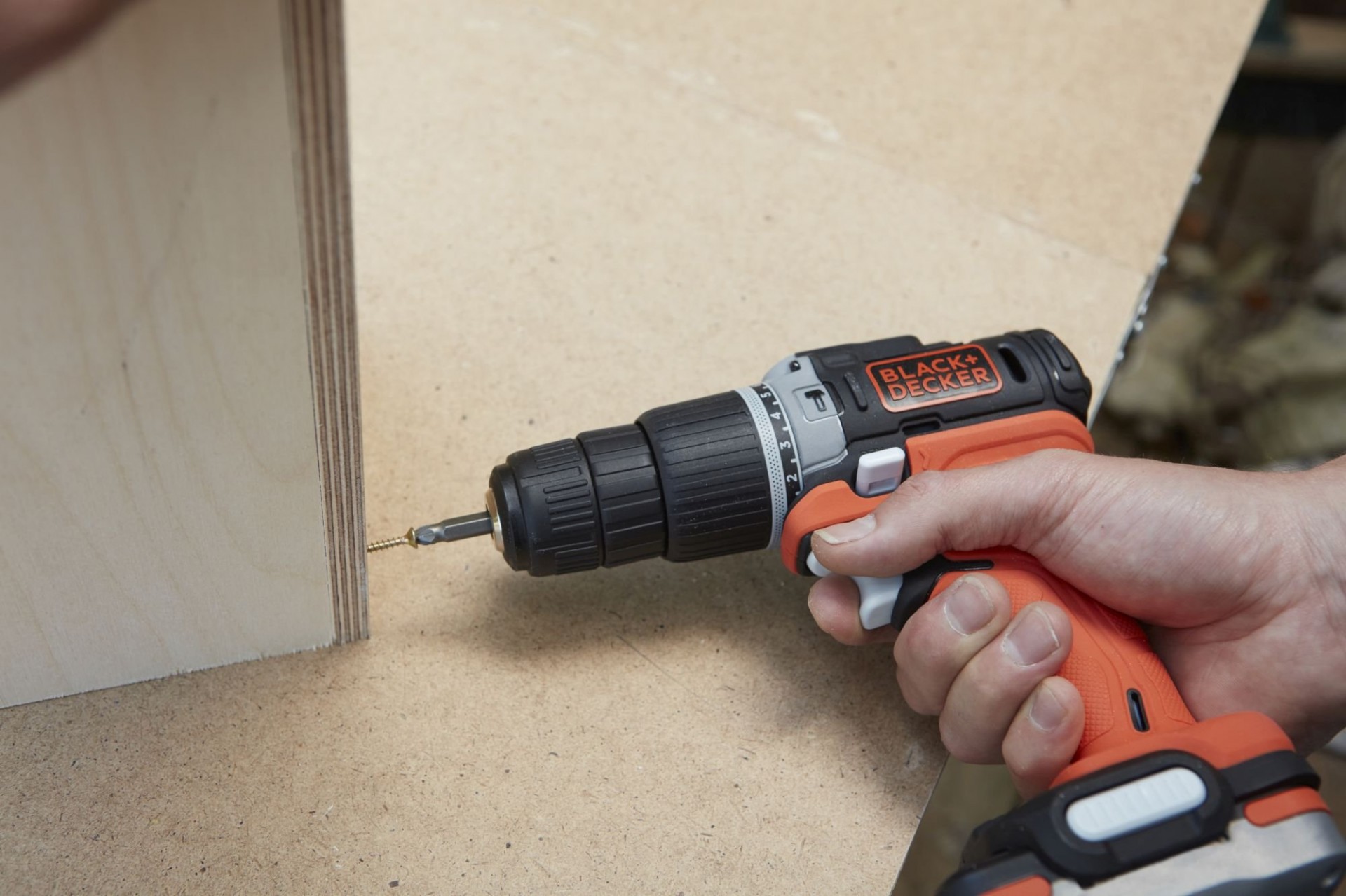 Aparafusadora com Percussão 12V 1,5Ah Litio refª BDCHD12S1 BLACK DECKER