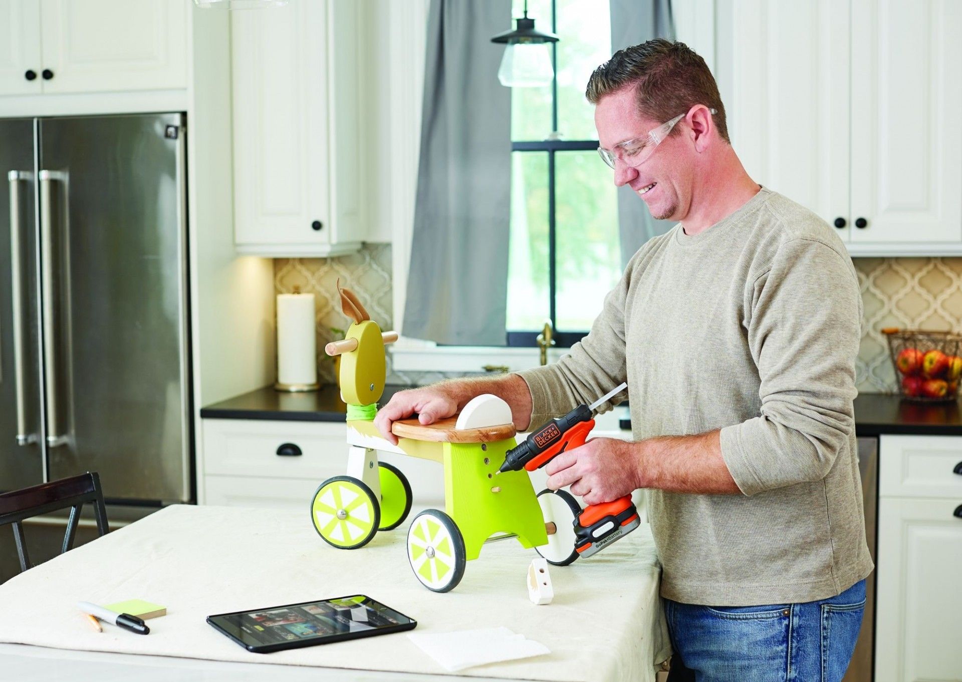 PISTOLA COLA QUENTE 12V SOLO BDCGG12N-XJ BLACK DECKER