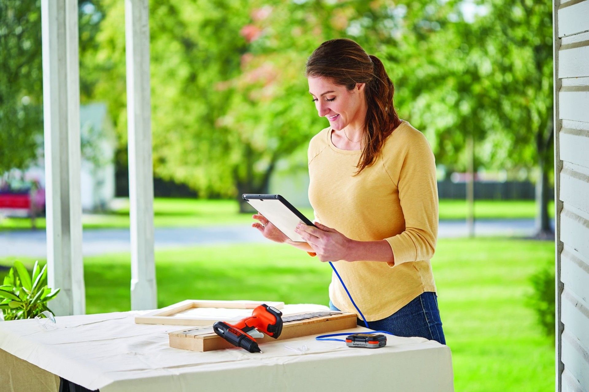 PISTOLA COLA QUENTE 12V SOLO BDCGG12N-XJ BLACK DECKER