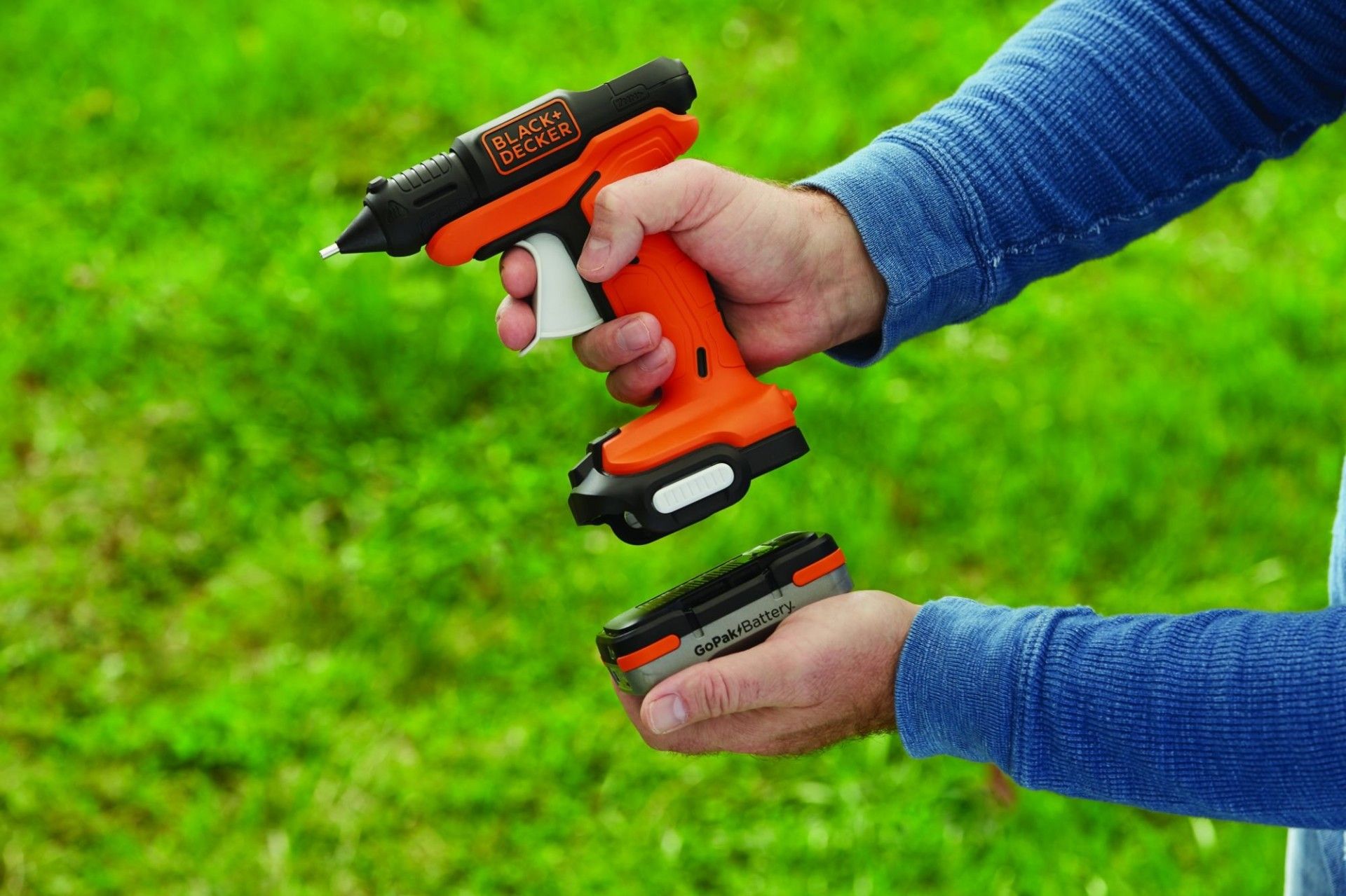 PISTOLA COLA QUENTE 12V SOLO BDCGG12N-XJ BLACK DECKER