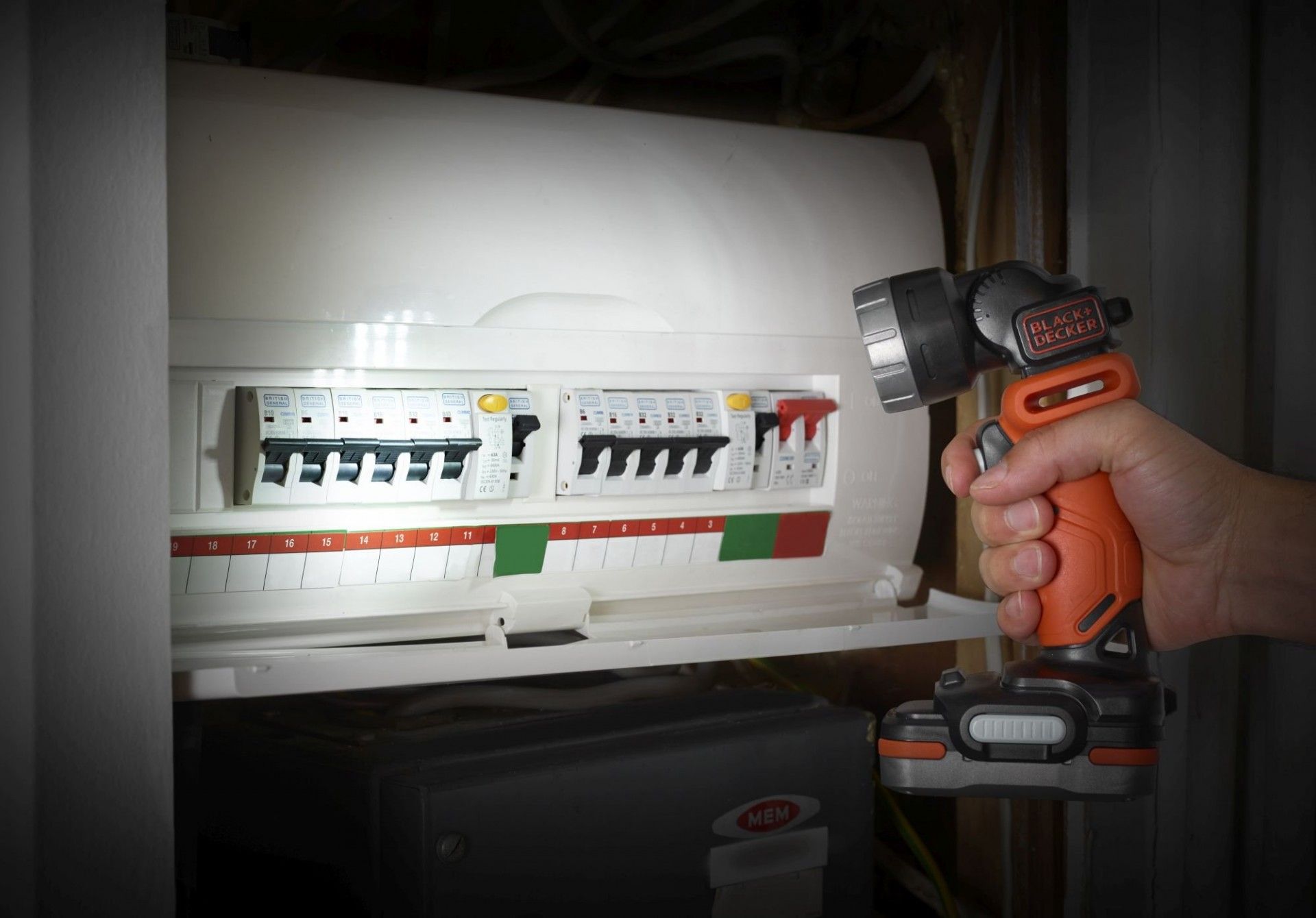 LANTERNA 12V S/BATERIA BDCCF12N-XJ BLACK DECKER