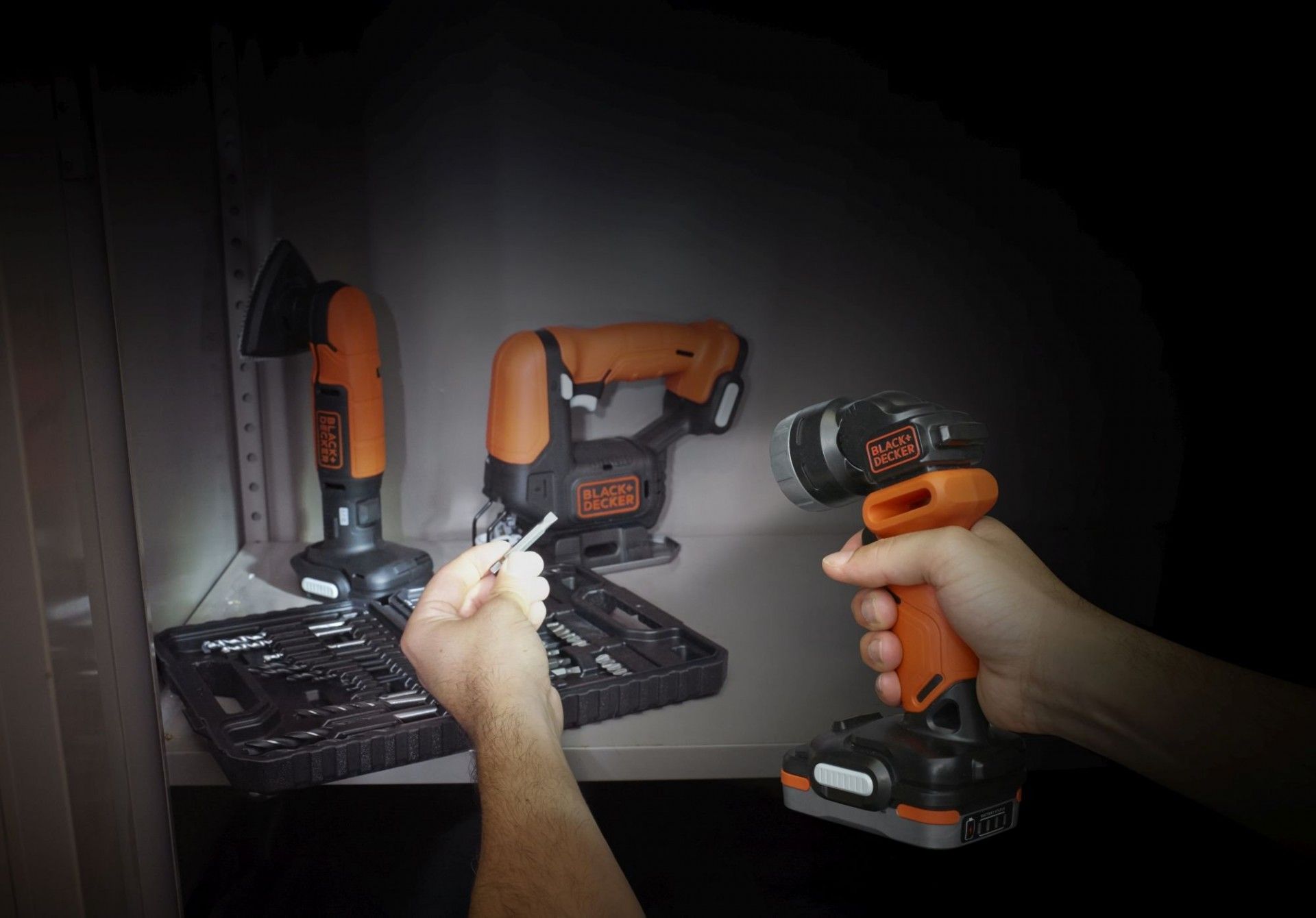 LANTERNA 12V S/BATERIA BDCCF12N-XJ BLACK DECKER