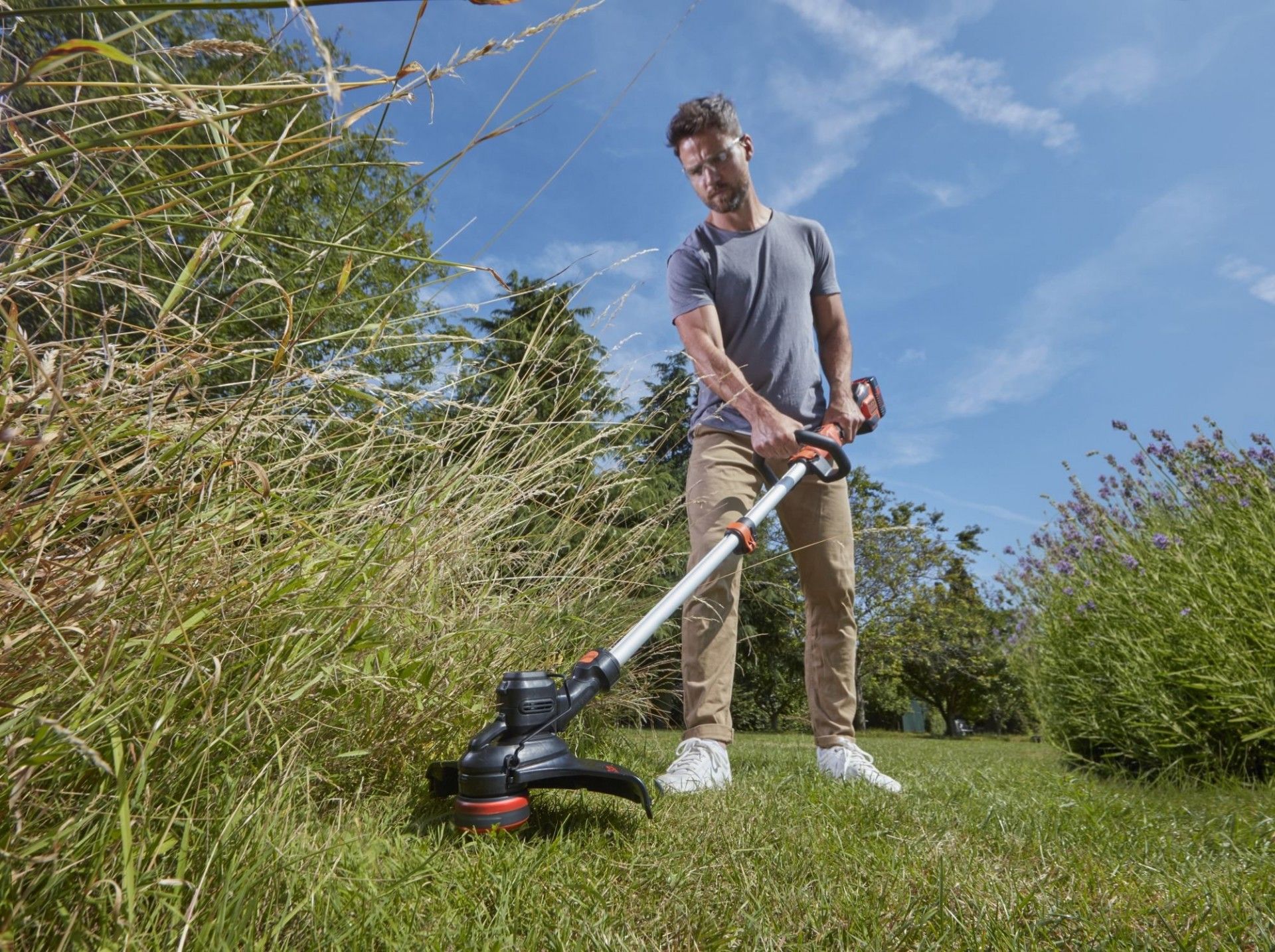 Aparador 36V 2,5Ah 33cm com tecnologia POWERCOMMAN refª BCSTE636L1 BLACK DECKER