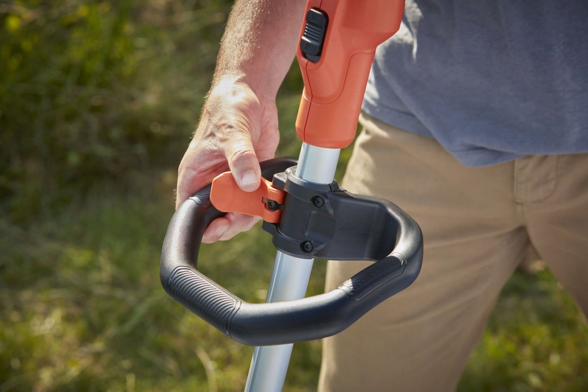 Aparador 36V 2,5Ah 33cm com tecnologia POWERCOMMAN refª BCSTE636L1 BLACK DECKER