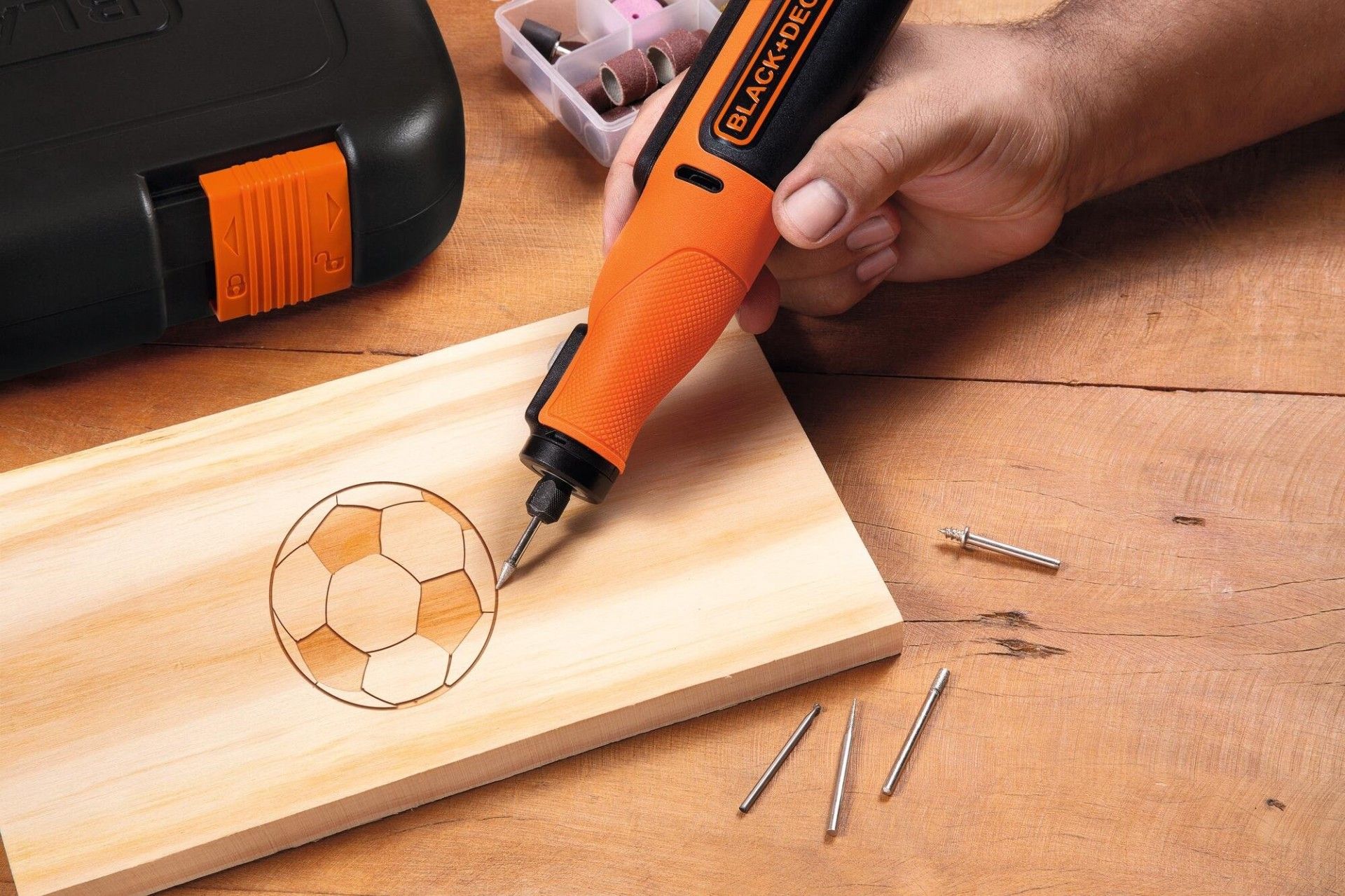 Multiferramenta rotativa 7,2v refª BCRT8IK-XJ BLACK DECKER