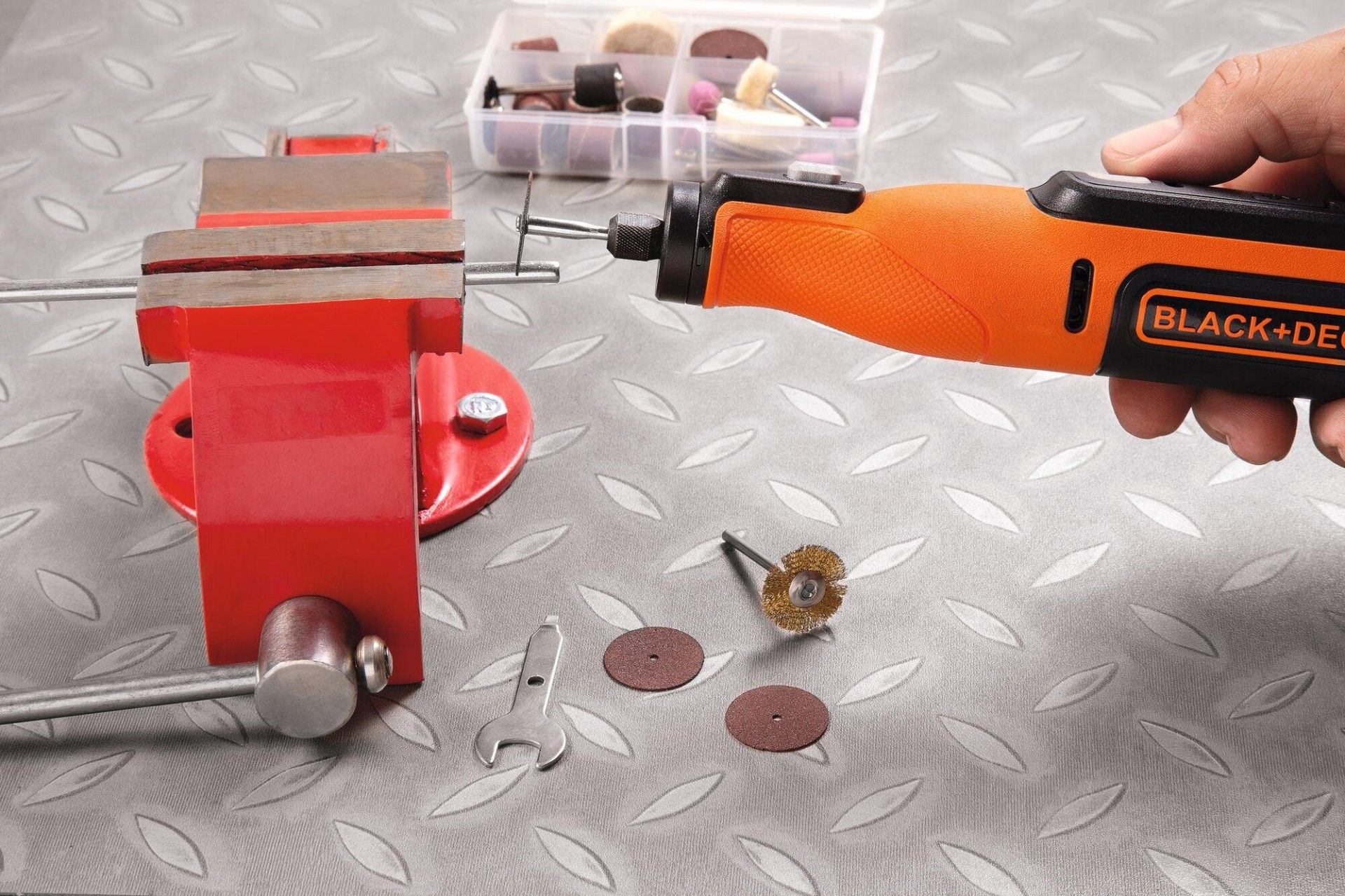 Multiferramenta rotativa 7,2v refª BCRT8IK-XJ BLACK DECKER