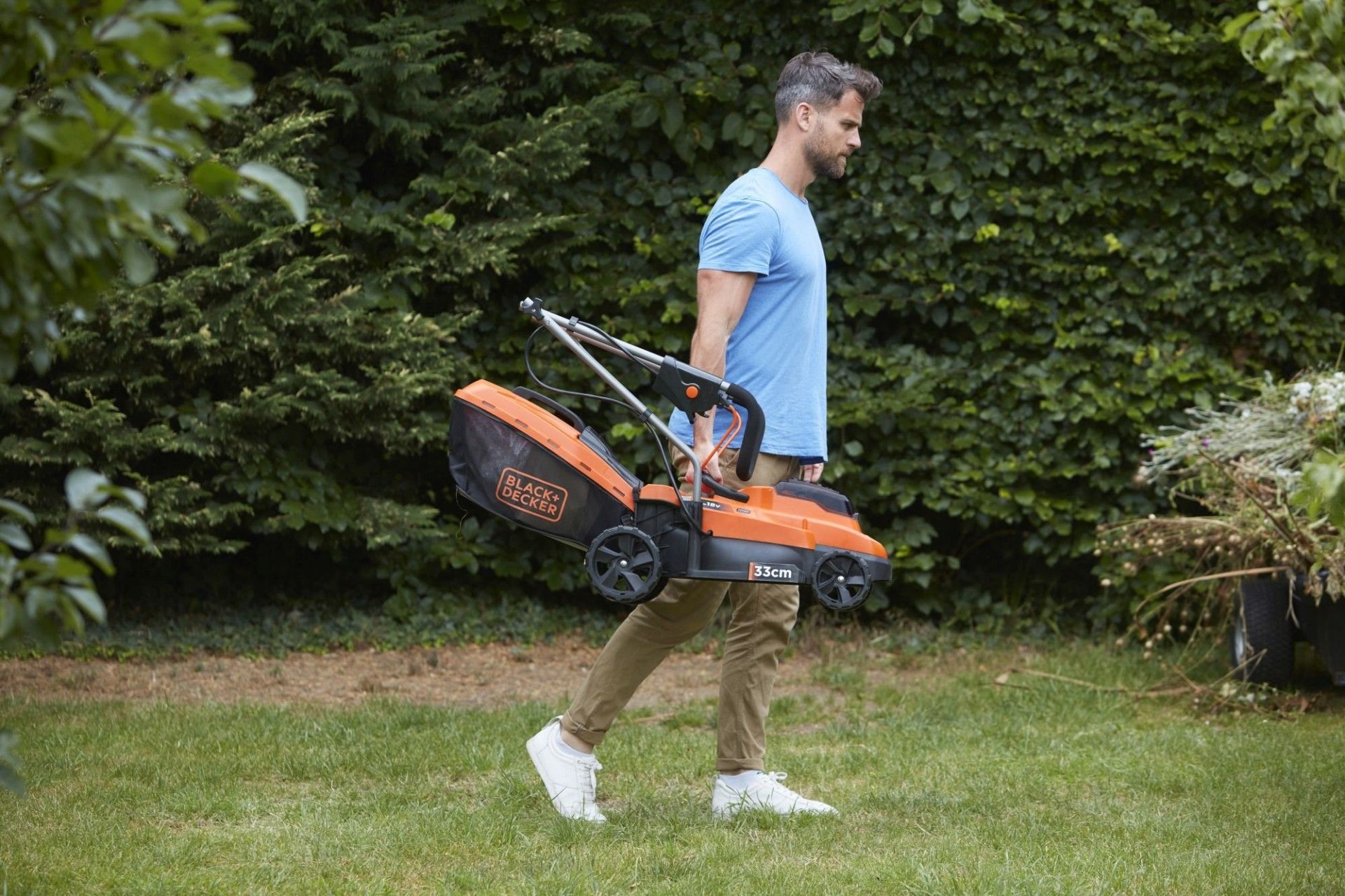 Corta- relvas compacto 2x18V (36V) 2,5Ah 33cm refª BCMW3318L2 BLACK DECKER