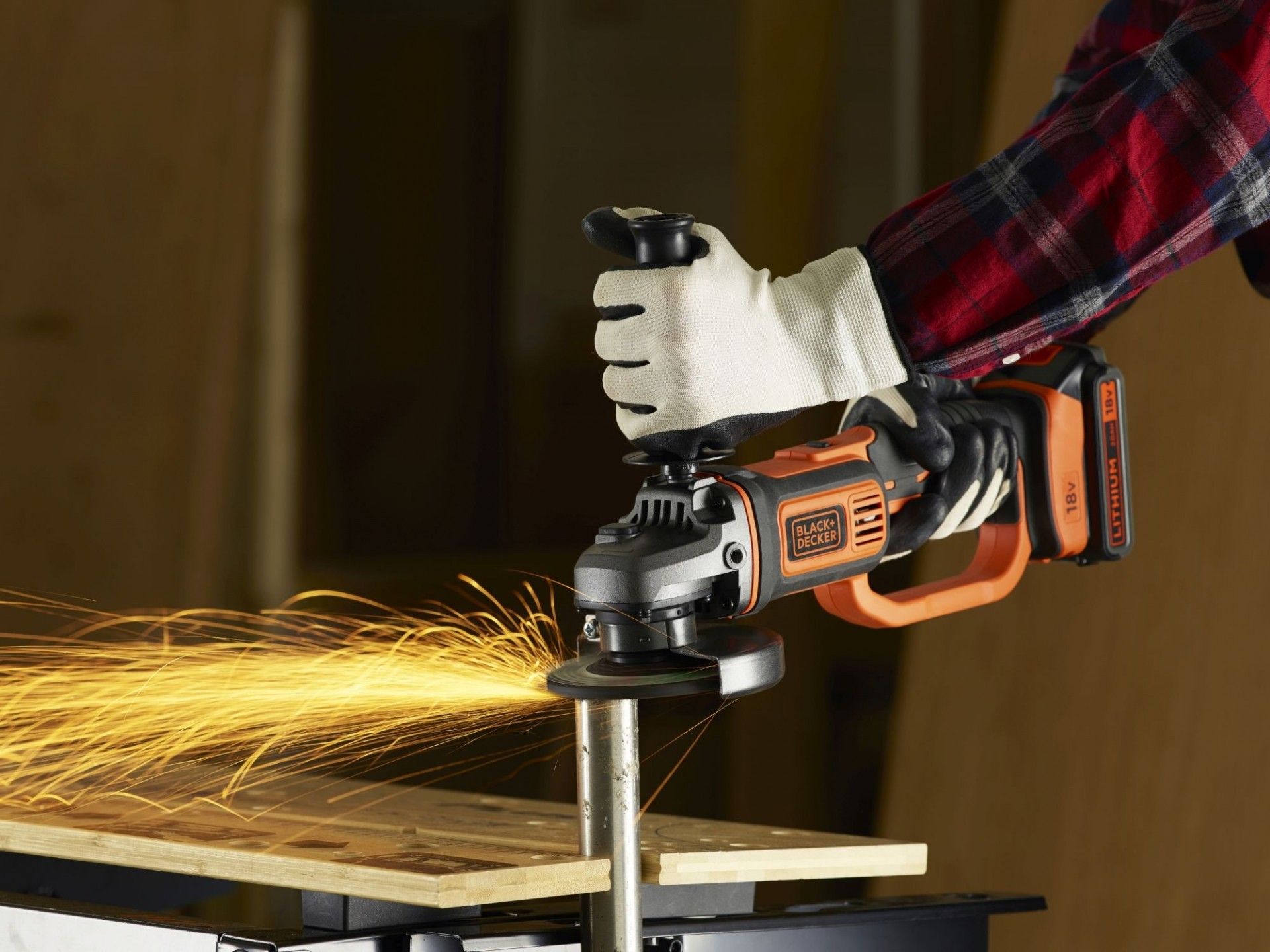 Rebarbadora 18V sem bateria/carregador refª BCG720N BLACK DECKER