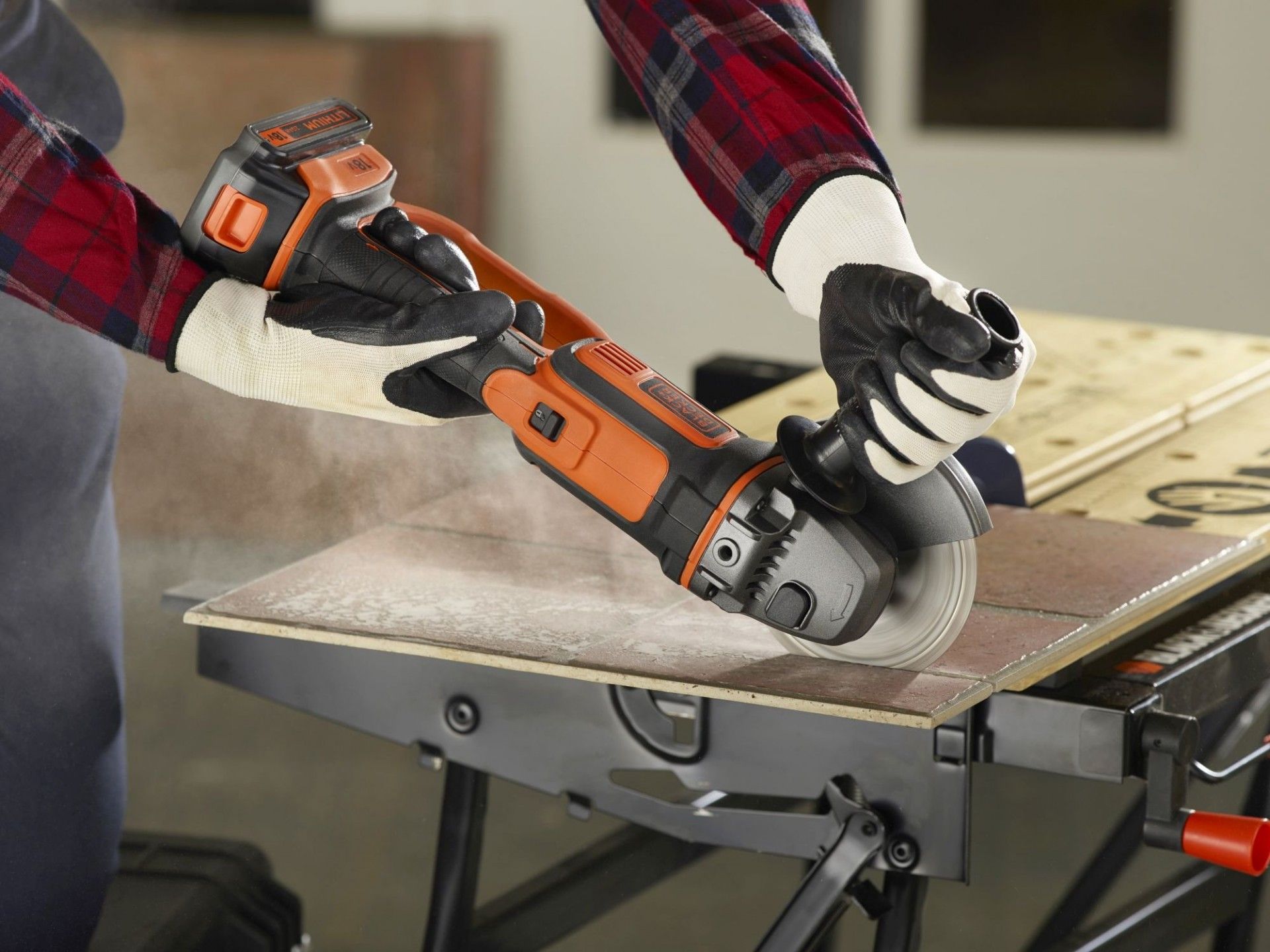 Rebarbadora 18V sem bateria/carregador refª BCG720N BLACK DECKER