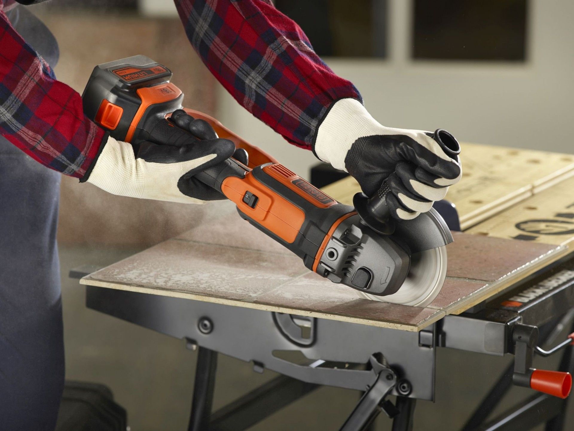 Rebarbadora 18V 4.0Ah Litio refª BCG720M1 BLACK DECKER