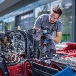 Aparafusadora impacto Bosch  GDS 18V-450 HC + 2 baterias 5.0Ah + carregador e mala 06019K4003