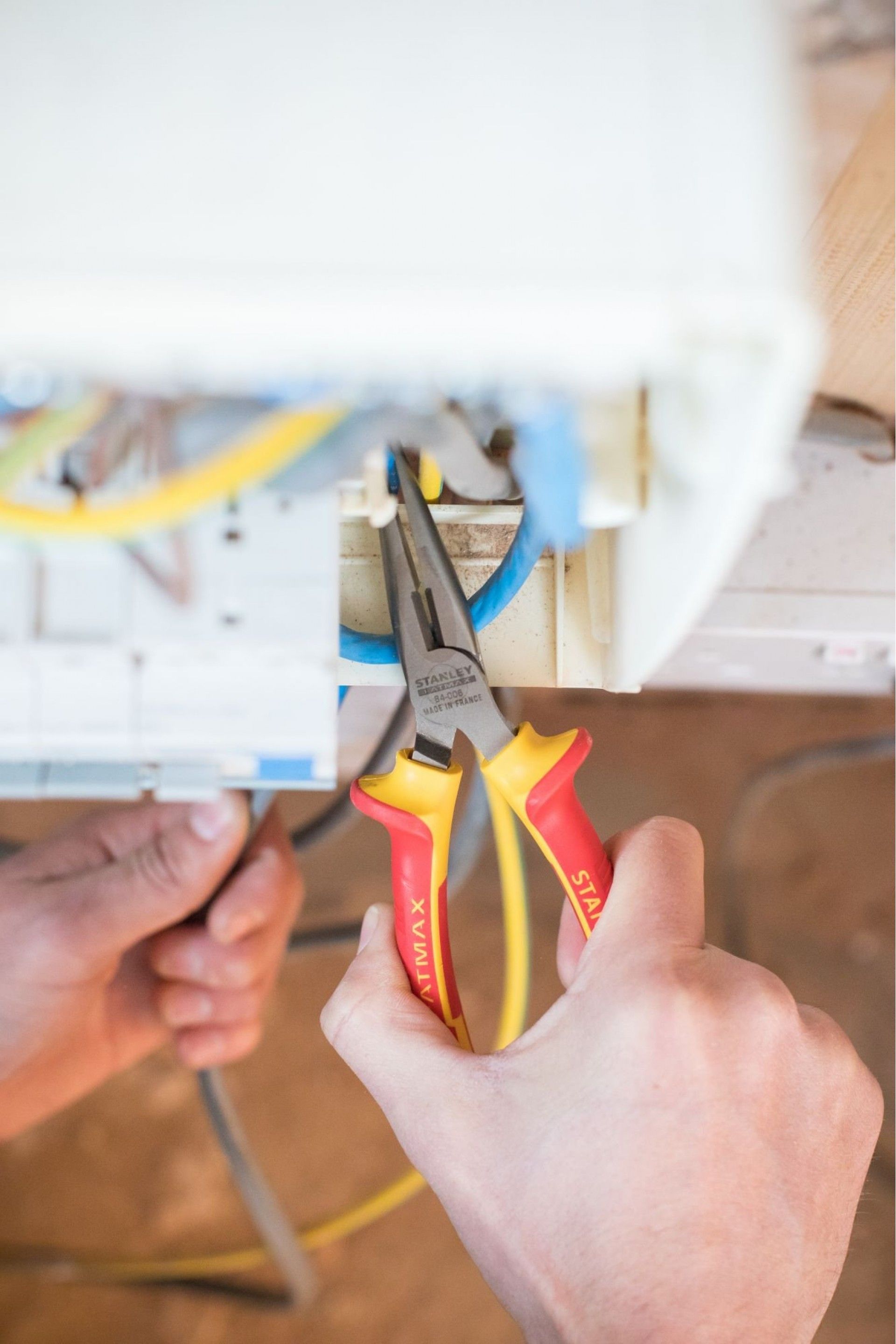 Alicate VDE 1000V Semi-redonda reta 200mm refª 0-84-007 STANLEY