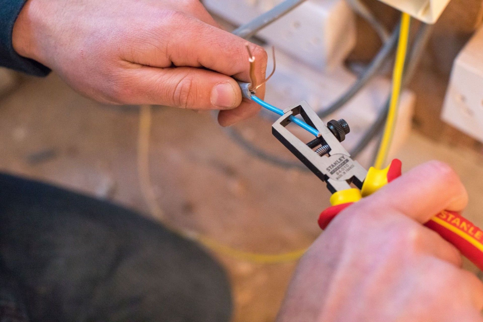 ALICATE 0-84-010 DESCARNAR ISOLADO 1000V VDE STANLEY