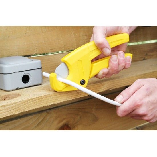 Tesoura para tubos de plstico 28mm ref 0-70-450 STANLEY