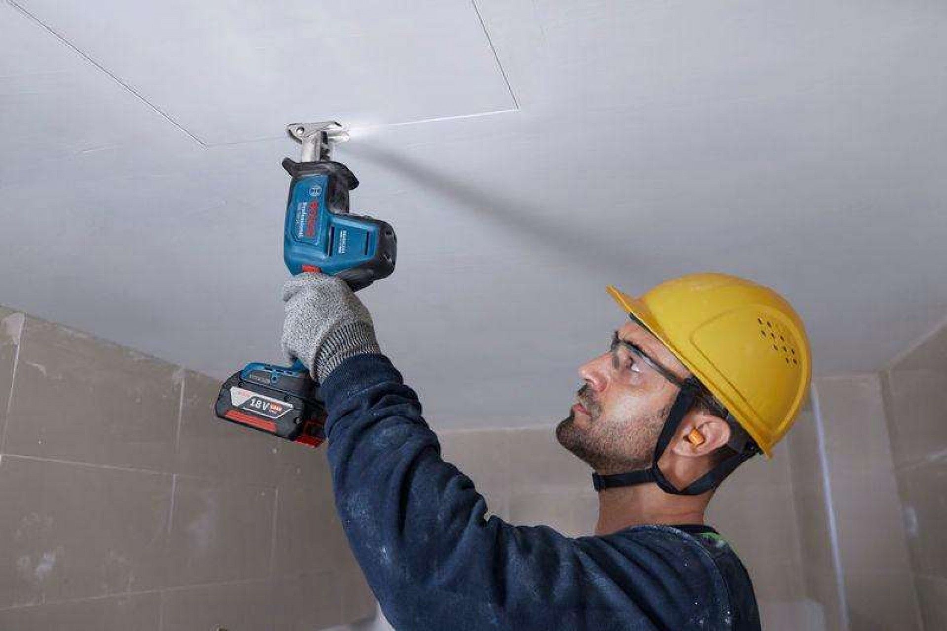 Serra de sabre a bateria GSA 18V-24 Professional refª 06016A5101 BOSCH