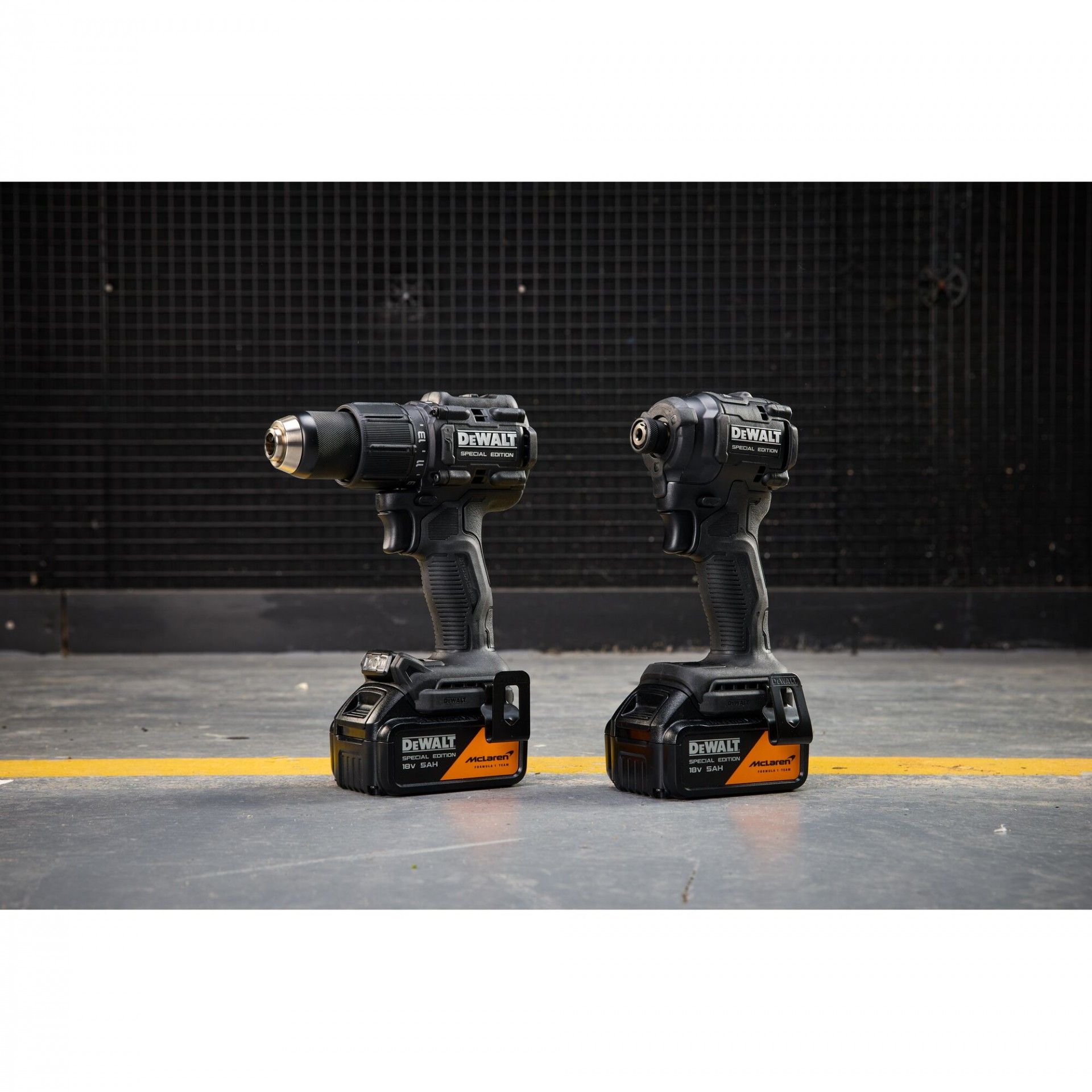 Kit Aparafusadoras DCD86M e DCF86M + 2 Bat 5.0Ah McLaren edition refª DCK2222MP2T-QW DEWALT