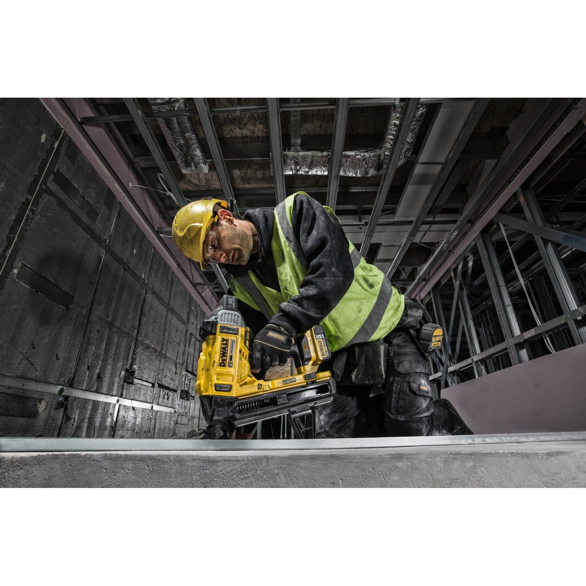 Pregadora betão DCN890P2-QW 18V 5.0Ah +(10x) DCN8901025 DEWALT